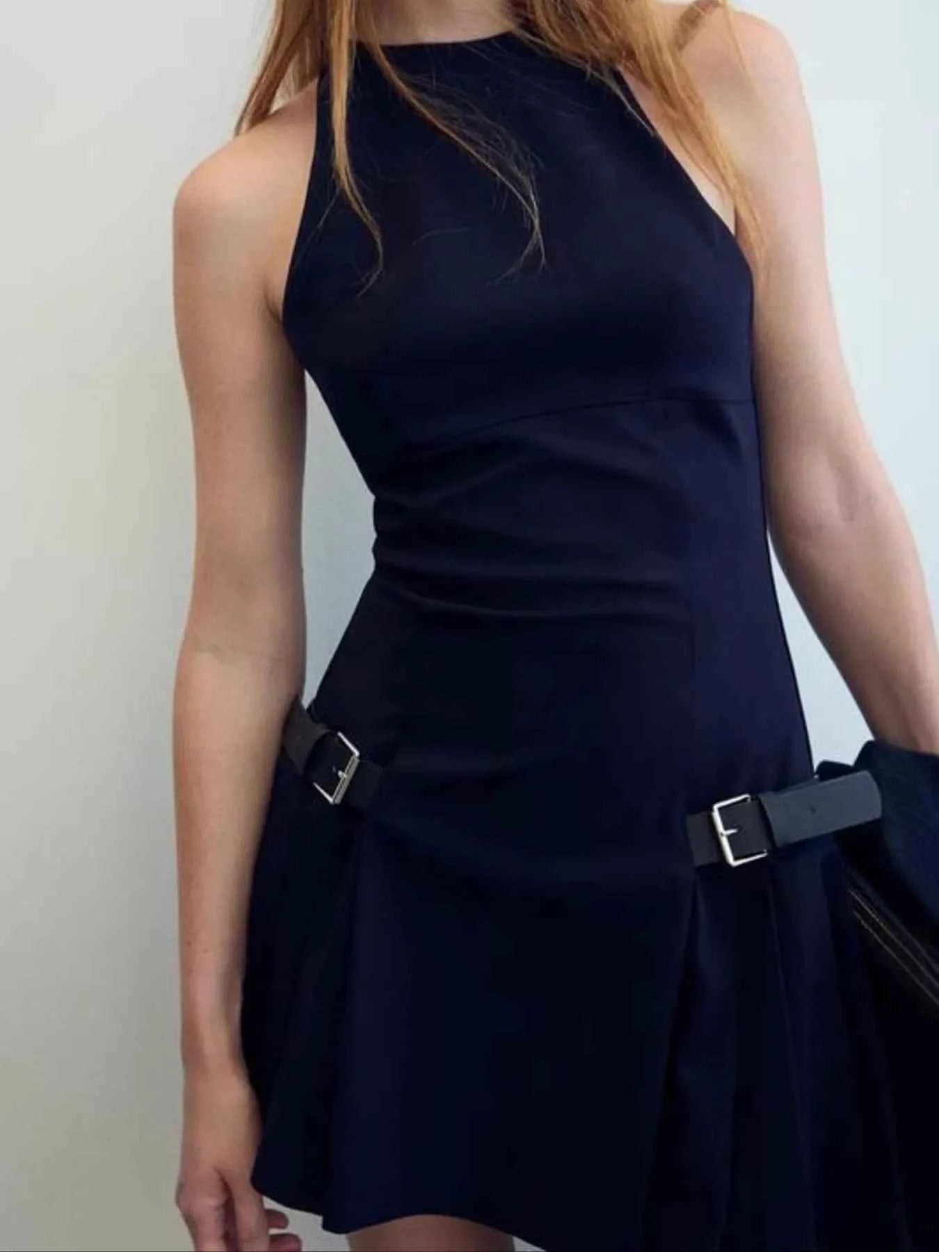 Sleeveless Halter Neck Mini Dress 0073e1f3-eee3-45f7-b1af-f5ac37065113-Max-Origin