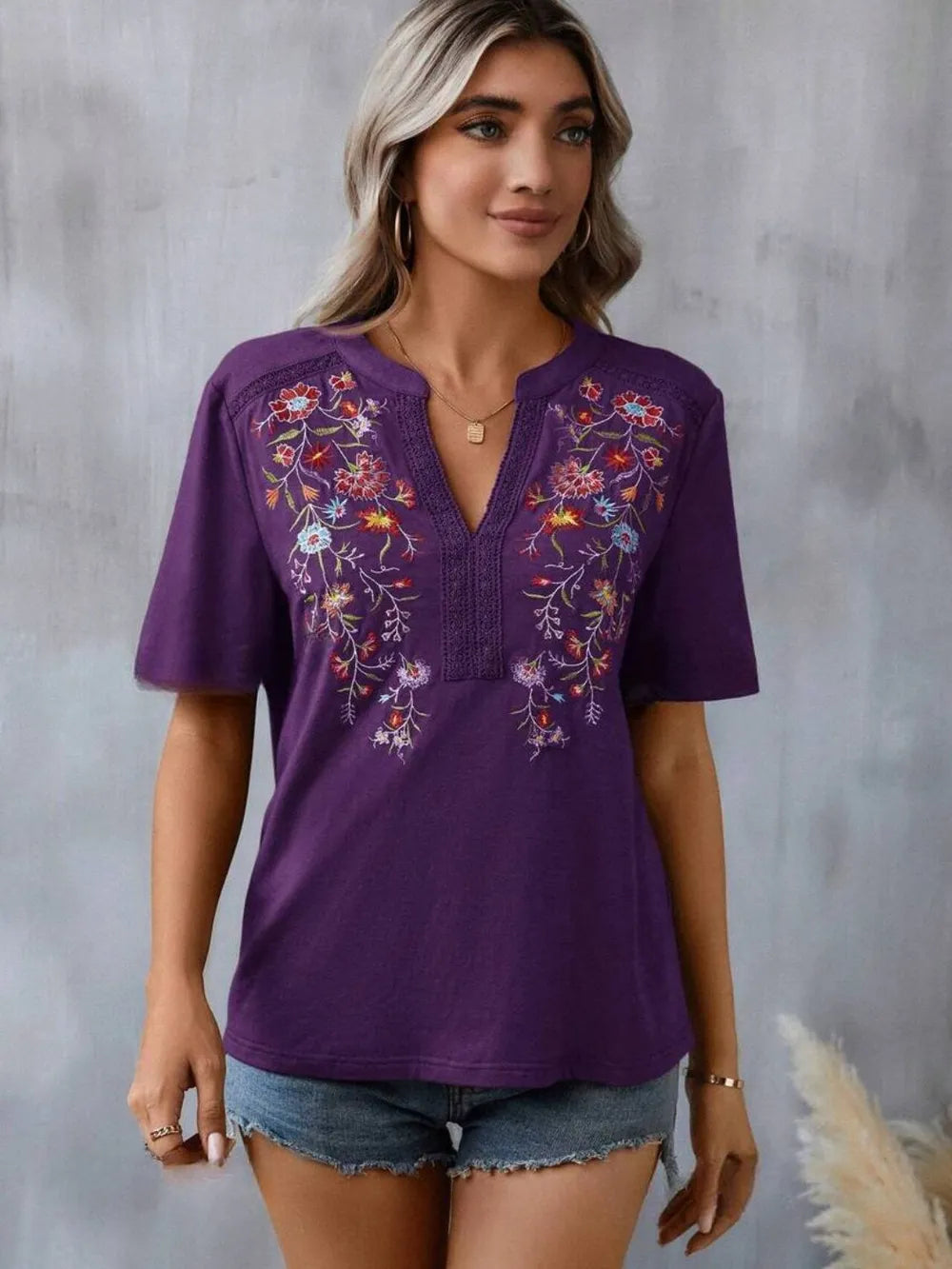 Embroidered Notched Short Sleeve T-Shirt 00efcb79-a124-401b-aefc-3b22973b2594-Max