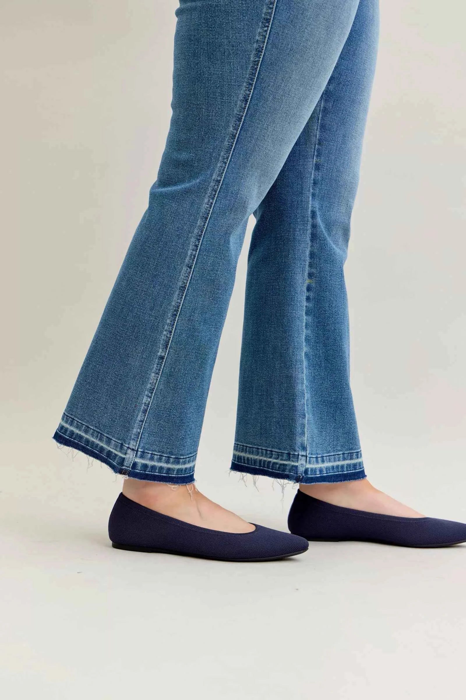 Judy Blue Full Size Mid Rise Slim Bootcut Tummy Control Release Hem Jeans Plus Size 024dcf9c-1ab9-49ee-aa95-3b9674692ab5-Max-Origin