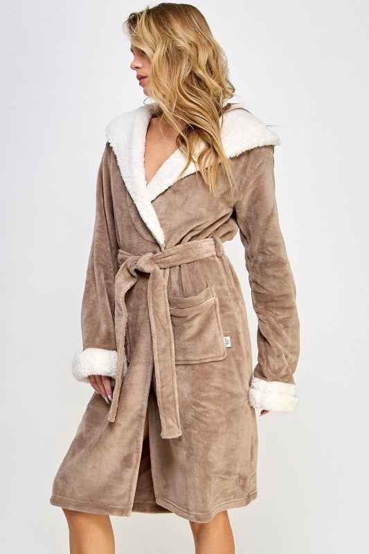 2482 Sydney Robe 0b044039-f677-46e4-a96f-847385a15aae