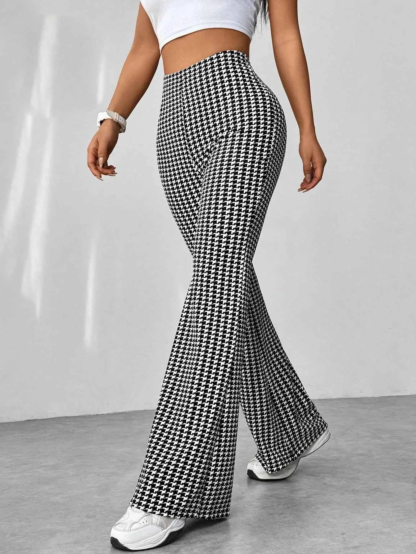High Waisted Flare Pants Black And White Plaid 0e001e0c-0042-42cb-a34e-6384f9648747-Max-Origin