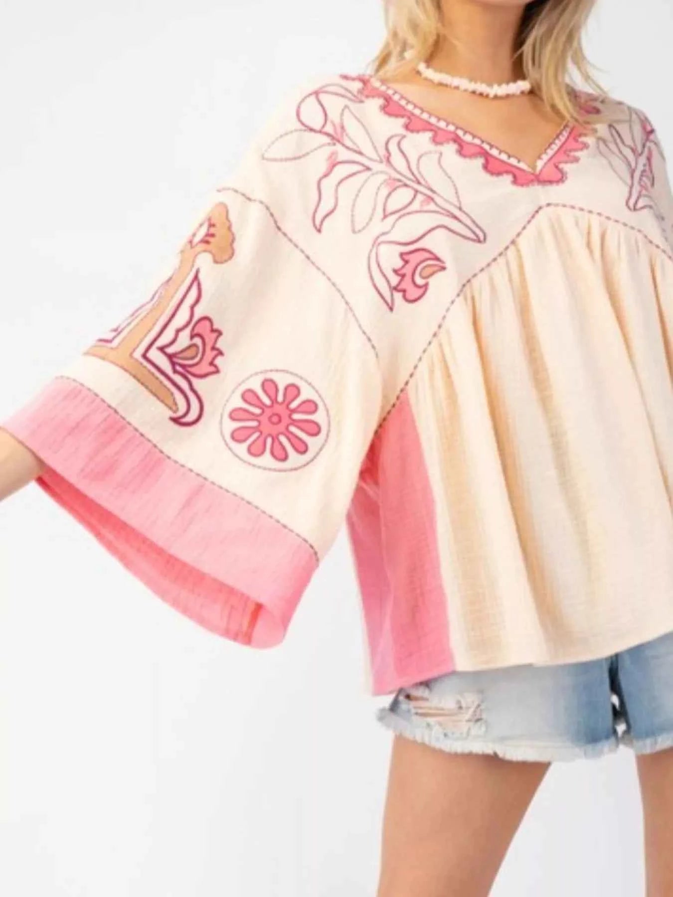 Printed V-Neck Top with Contrast Trim Details 0f1a0356-d39b-4983-9ed2-05110a02634e-Max-Origin