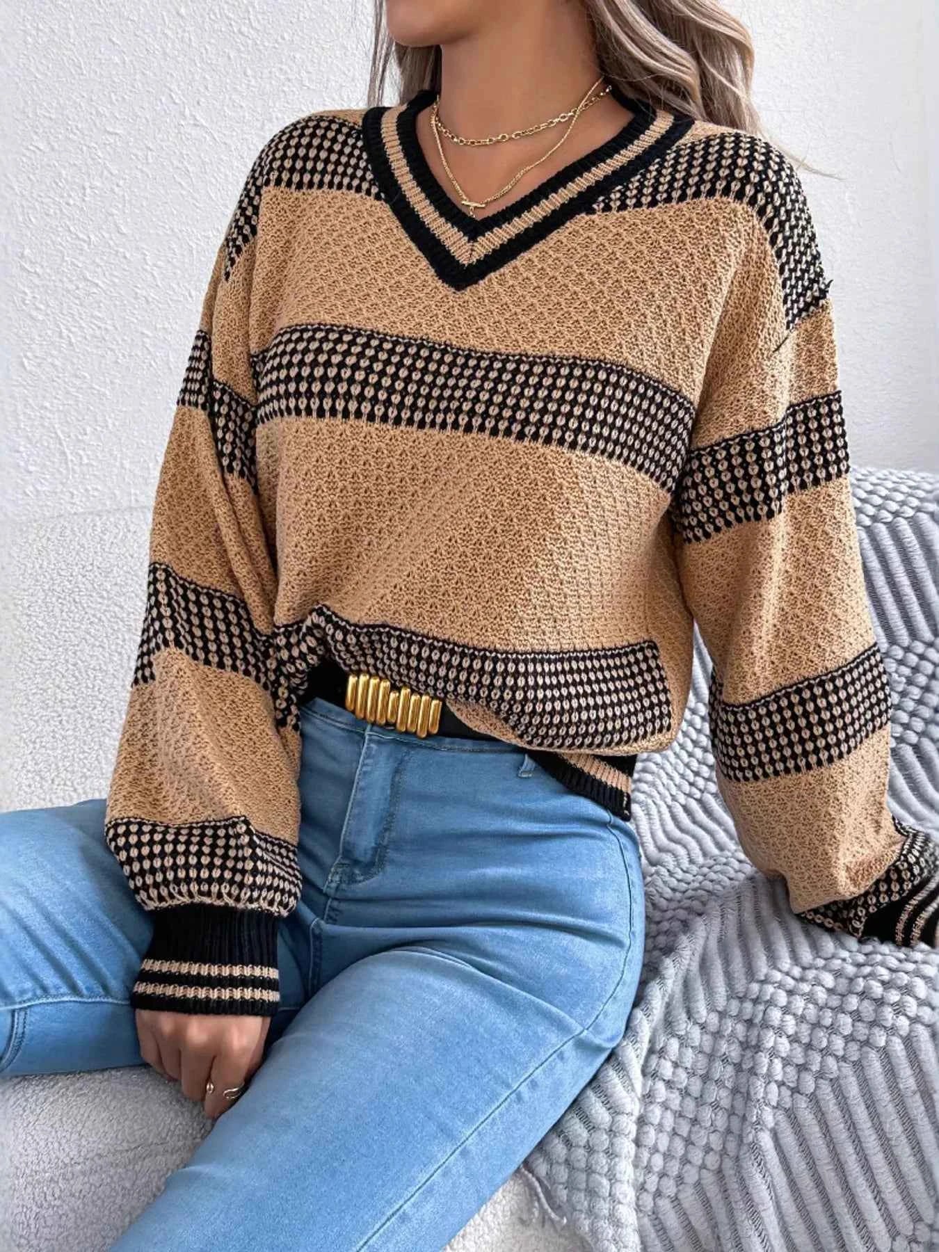 Contrast Striped V-Neck Sweater Khaki 138fa6db2eb24ff19d3ad9e6a5f8118c-Max-Origin