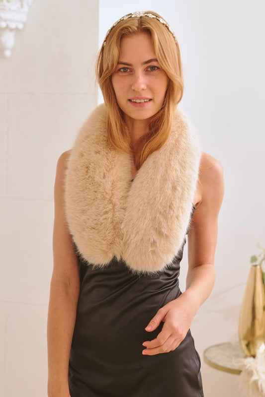 FAUX FUR SHORT COLLAR SCARF LTLT BEIGE Os 14937410_0e09cbbd-cf91-4e5a-8380-f2e3a4d7336d