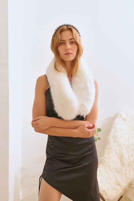 FAUX FUR SHORT COLLAR SCARF 14937410_876c5723-4704-416a-bc4f-fce361b11dce