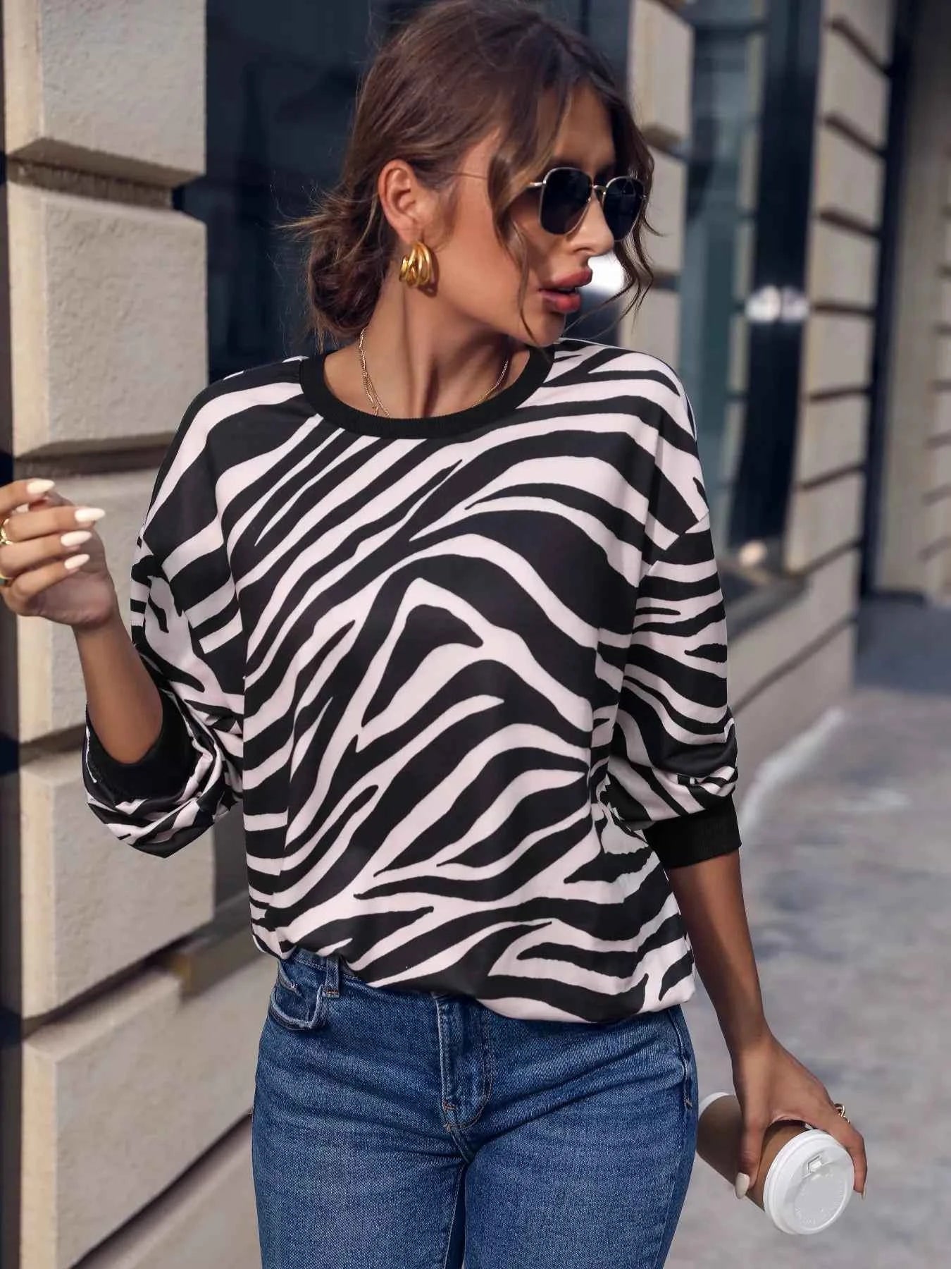 Zebra Print Round Neck Casual Sweatshirt 15e90138-3e2b-42ff-93ee-066892eab1ba-Max-Origin