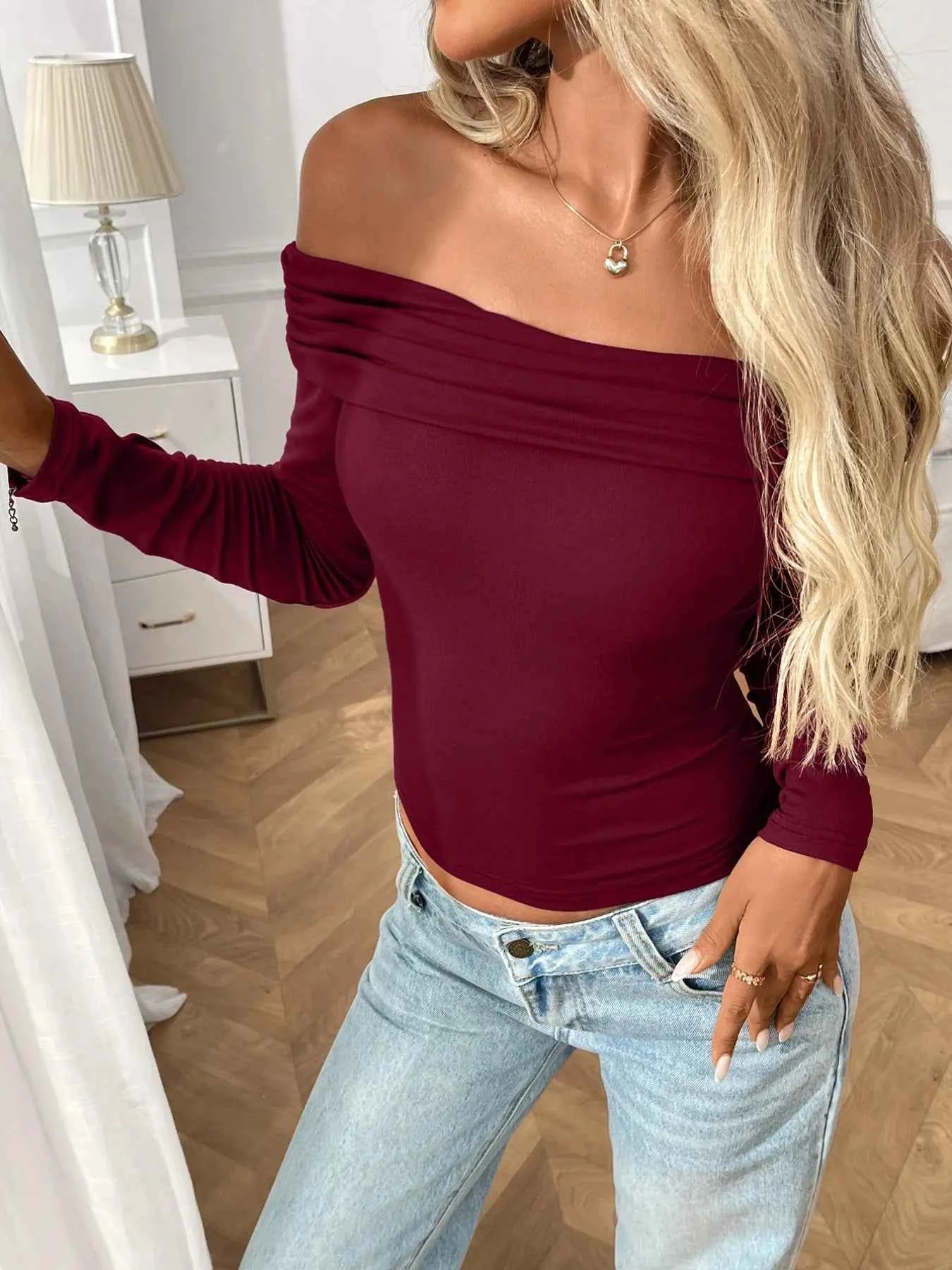 Off-Shoulder Long Sleeve Fitted T-Shirt 1a8d6b1b-a870-49ec-a75c-2b75d5a0a9cf-Max-Origin