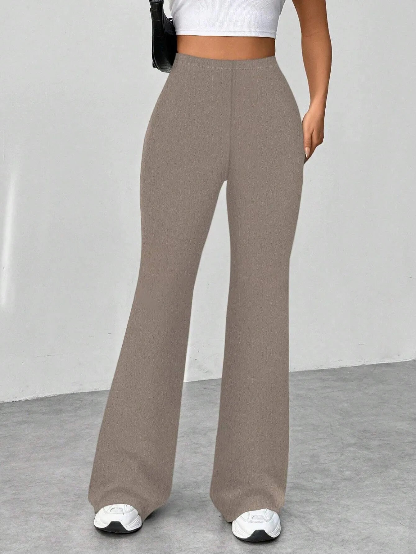 High Waisted Flare Pants 22551832-8b12-40f4-983b-9083c9b9748c-Max-Origin