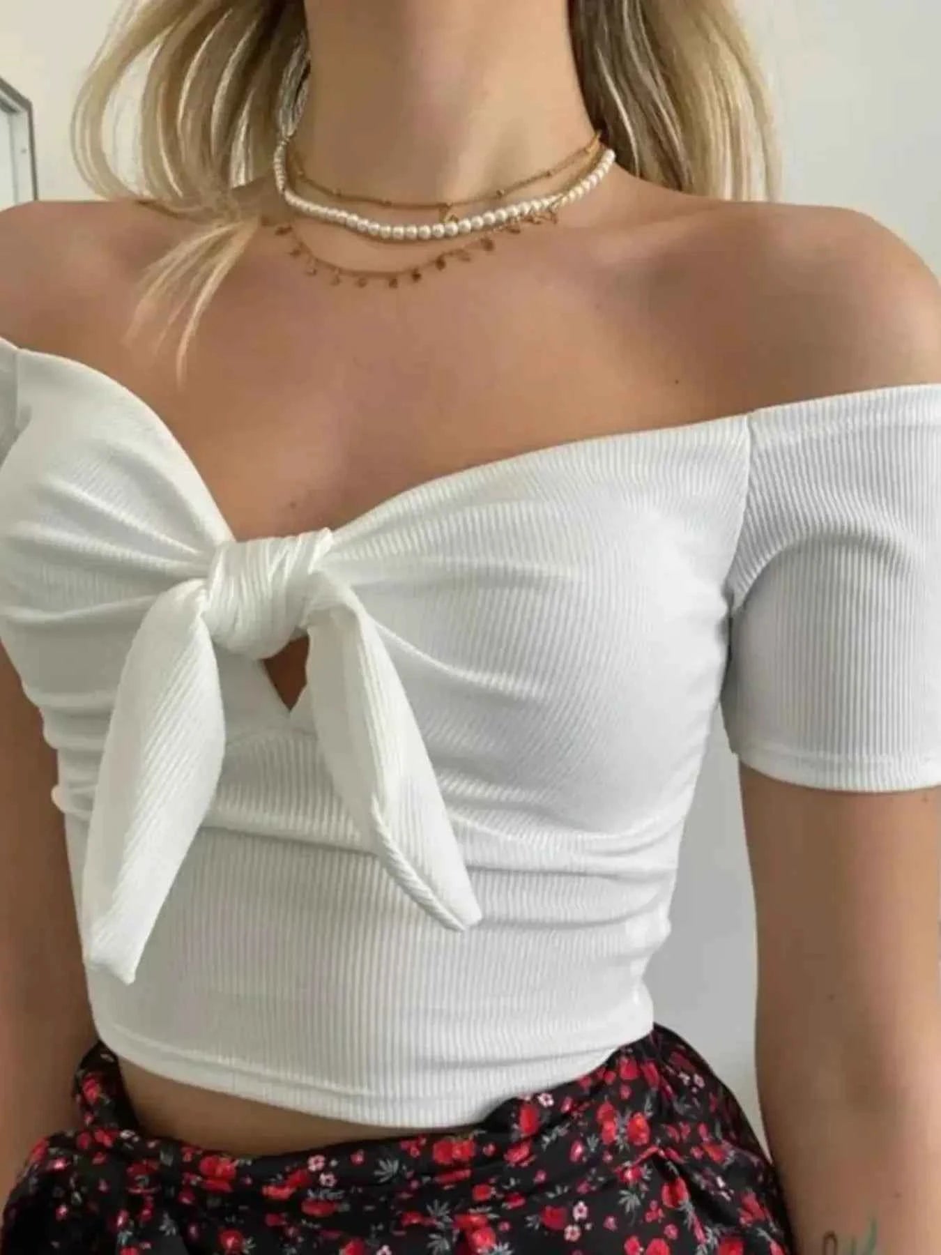 Off-Shoulder Bow-Tie Crop Top 24898a2dcc5c4b30b00723cd6dd942fe-Max-Origin