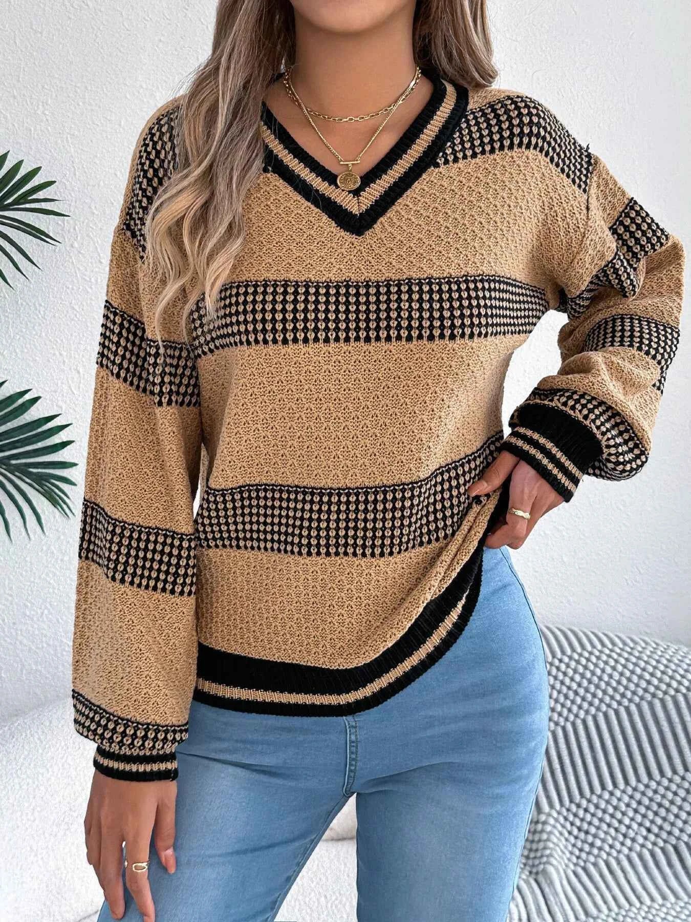 Contrast Striped V-Neck Sweater 28242eaa3ba044e393a332398a717d50-Max-Origin