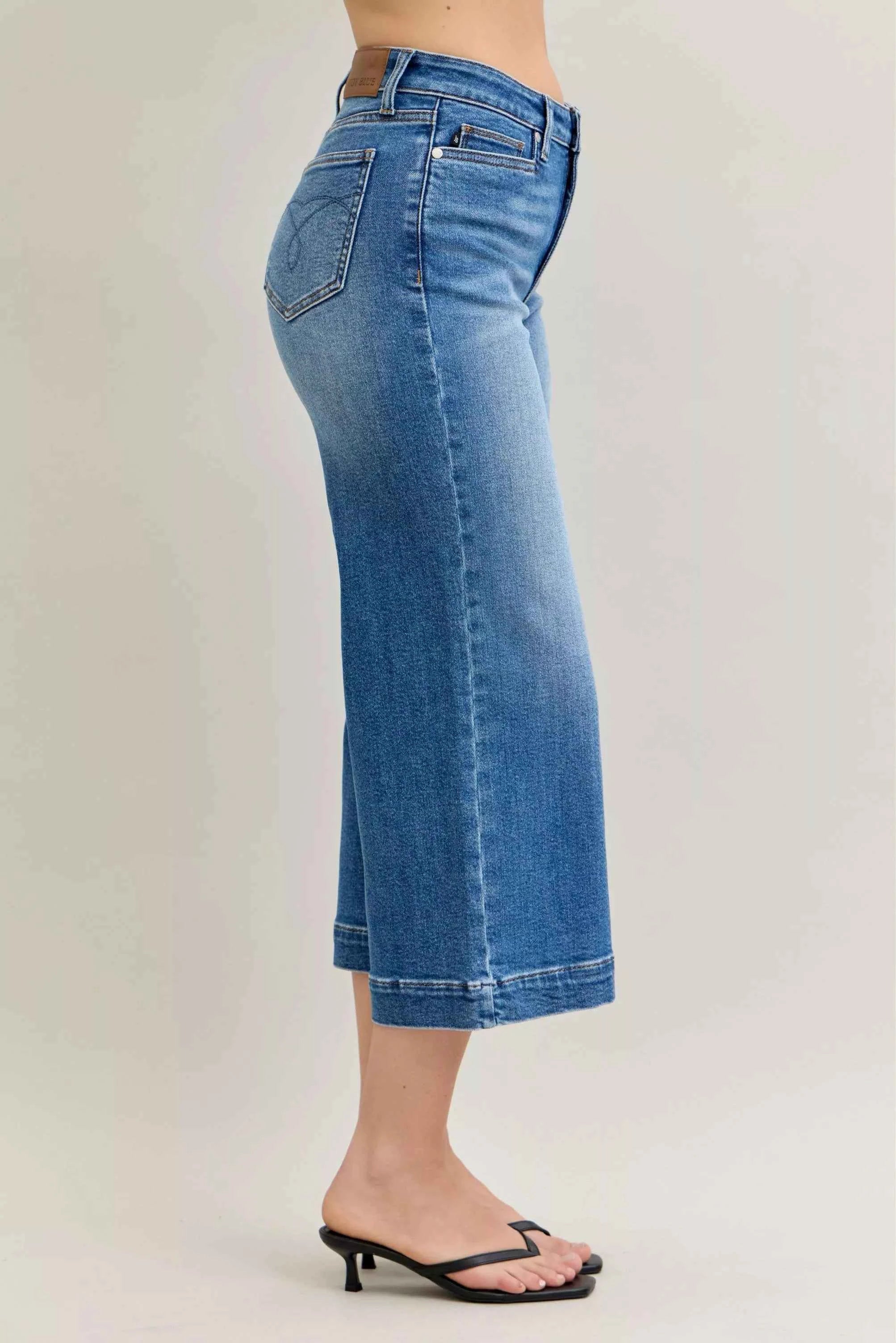 Judy Blue Mid Rise Crop Wide Leg Jeans 2d9057a952c6461393408c806de96019-Max-Origin