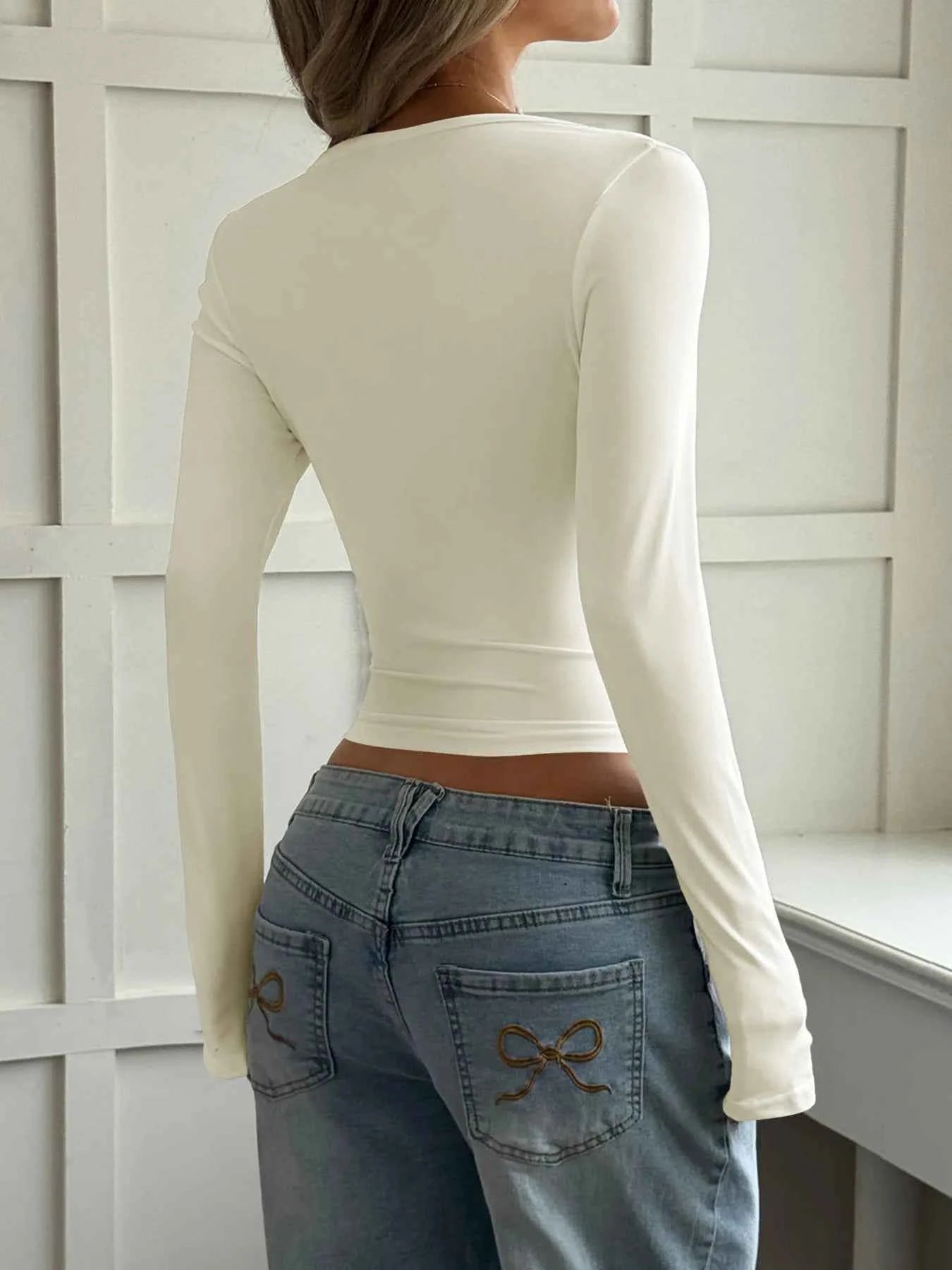 Cut-Out Long Sleeve Crop T-Shirt 36c1970fb9f5488d932d814a805bb51d-Max-Origin