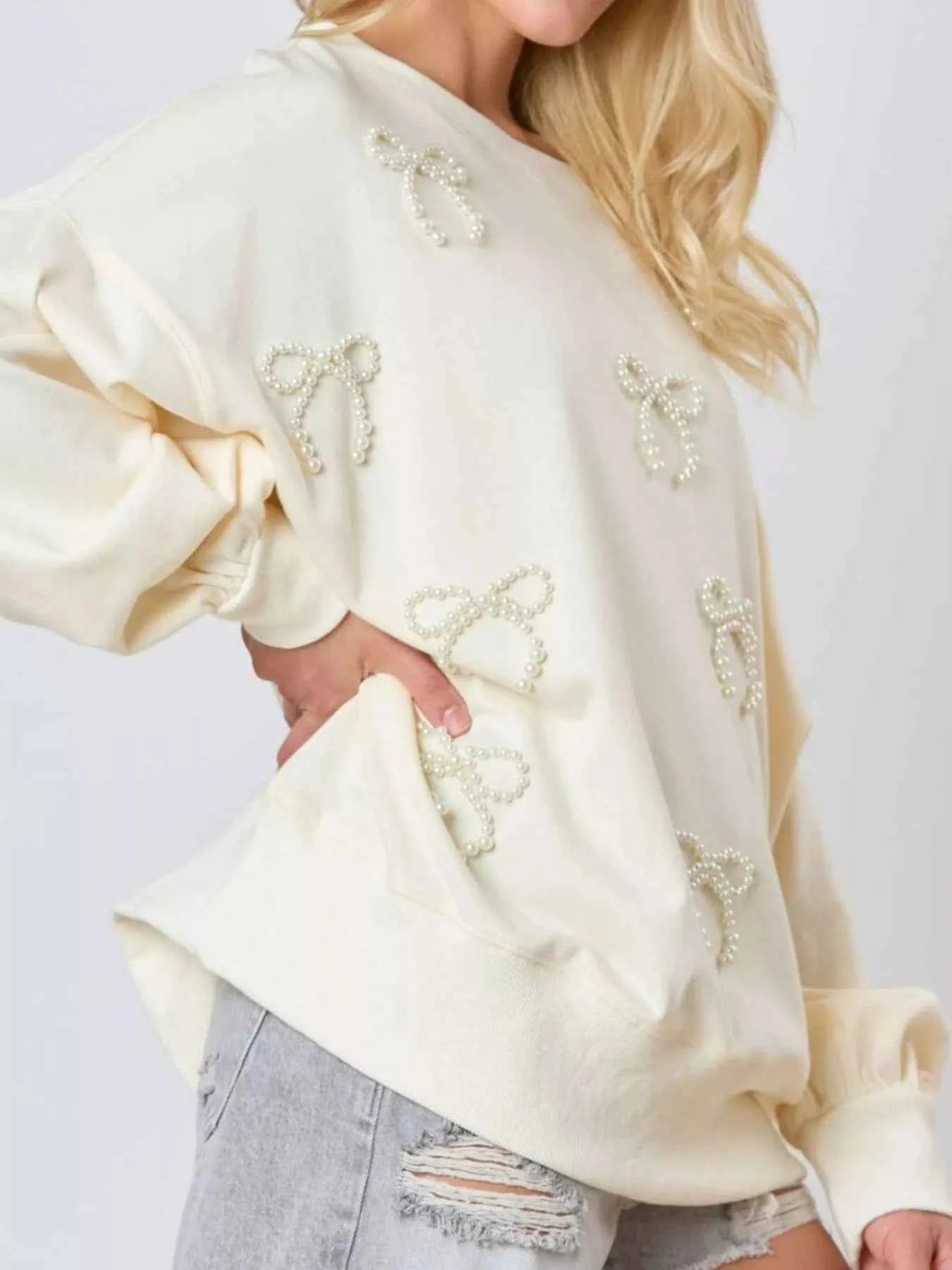 Pearl Embellished Bow Long Sleeve Sweatshirt 379755ff-7c86-4f99-991e-d3ff8e462296-Max-Origin