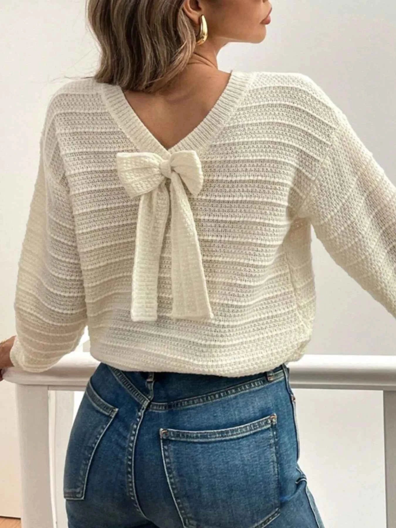 Round Neck Bow-Back Knit Top Beige 3a5a3803-c766-457f-9a28-79d09be110fa-Max-Origin_01f893aa-9d16-48c7-8f82-fae394320df4