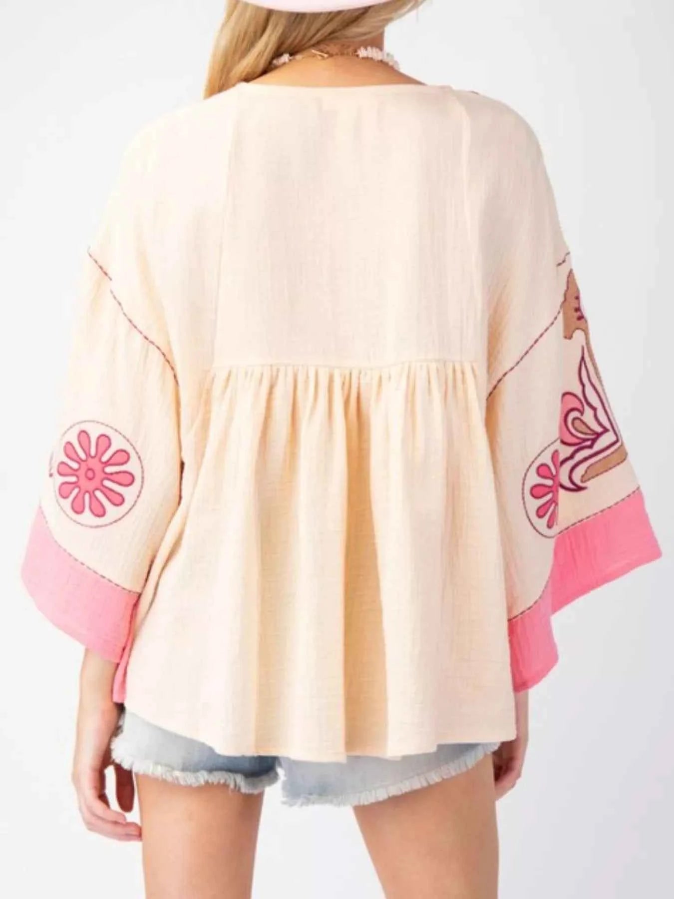 Printed V-Neck Top with Contrast Trim Details 3f69fd1c-9e70-48c2-9ed7-bb3c6c69009e-Max-Origin