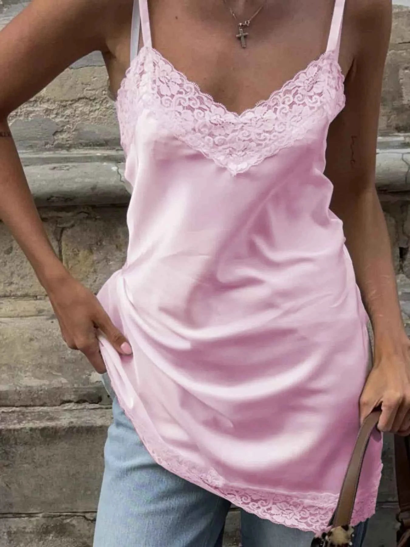 Lace Detail V-Neck Cami 3f6f1851-331a-4254-afa9-008b2282ecc5-Max-Origin