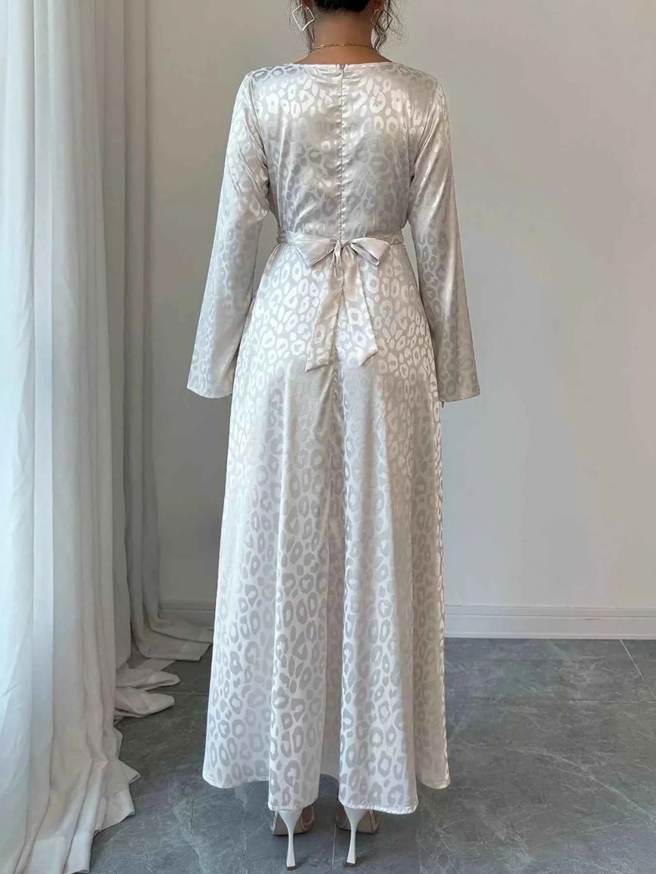 Leopard Long Sleeve Tie Back Maxi Dress 458a9c69-299a-4276-819b-6f8043a36614-Max-Origin