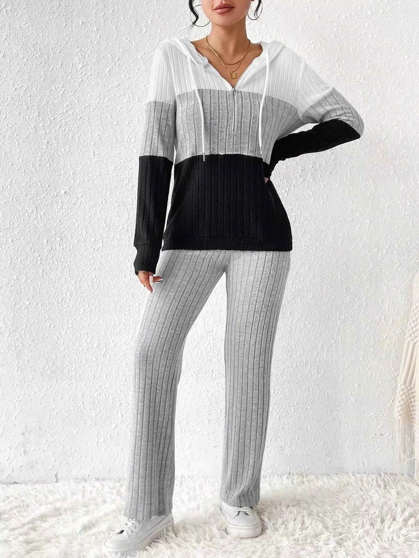 Color Block Half Zip Hooded Top and Pants Set 4be561d6-8580-4d43-a480-9a5251030b3e-Max-Origin