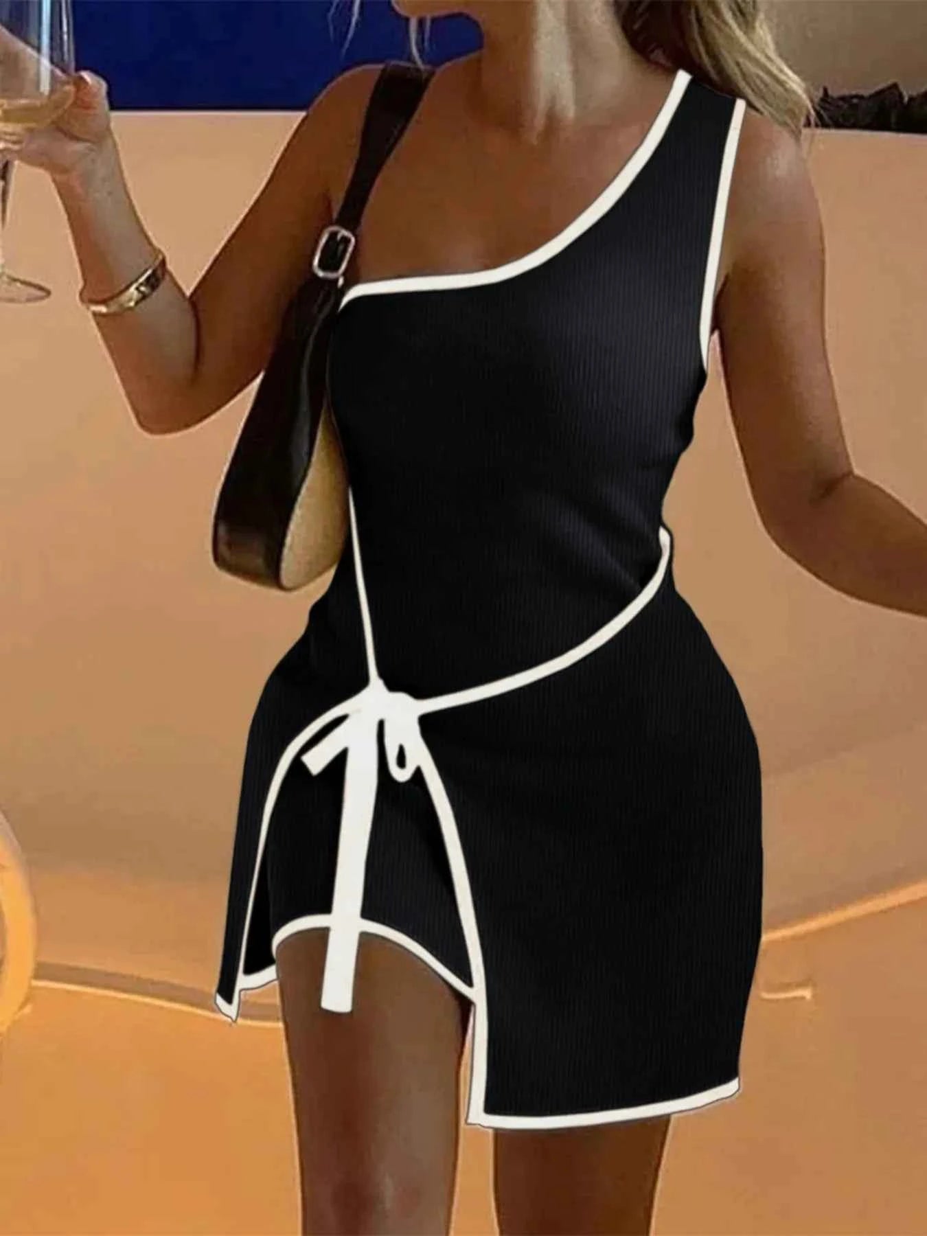 Contrast Trim Single Shoulder Mini Dress Black 55f9538a-fd41-41c1-b1ce-b107286d4b61-Max-Origin