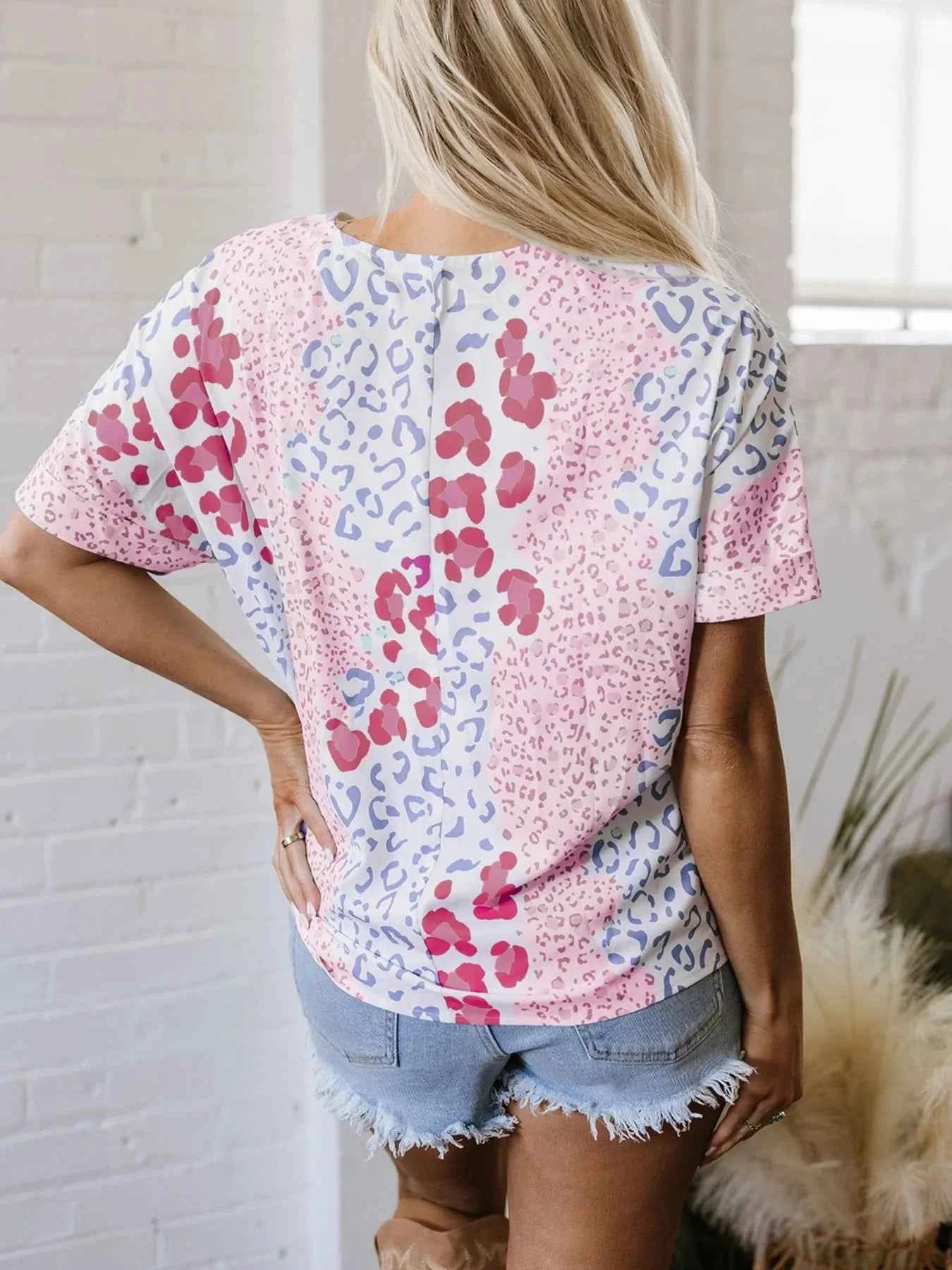 Leopard Print V-Neck Casual Blouse 571f1a87-cc83-4889-a27a-565b57881e9b-Max-Origin