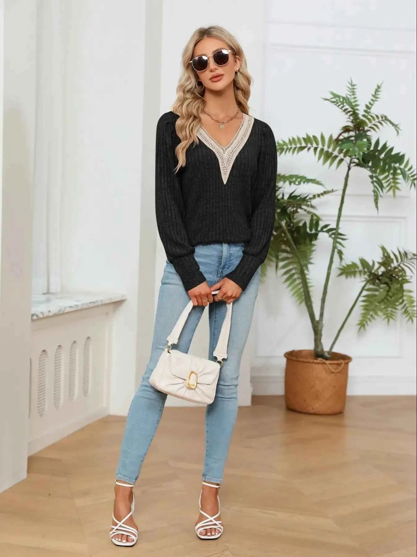 V-Neck Long Sleeve Blouse 59ebf49d-d8fb-4eec-9fb1-fb92e663a9b7-Max-Origin