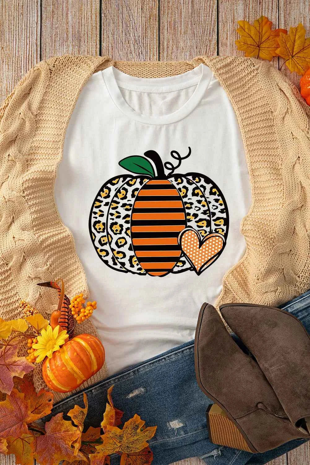 Pumpkin Graphic Round Neck Short Sleeve T-Shirt 5ec01174-9338-46d6-8660-a29955f8b3d8-Max