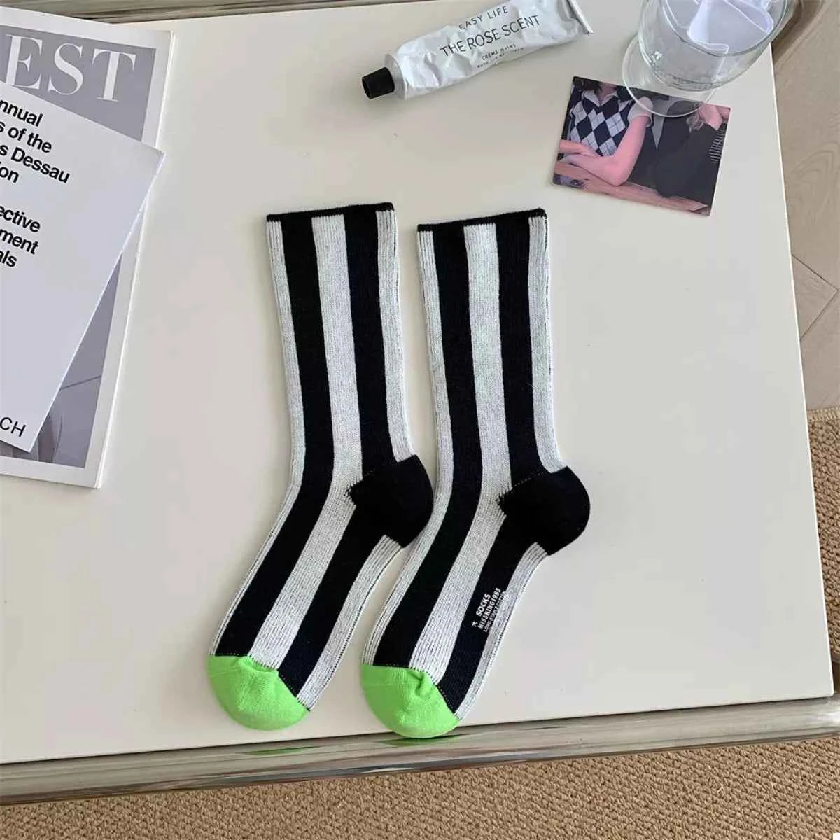 Contrast Striped Crew Socks 5f3bb6d9-3ee1-4058-877a-76dc2e54807b-Max-Origin