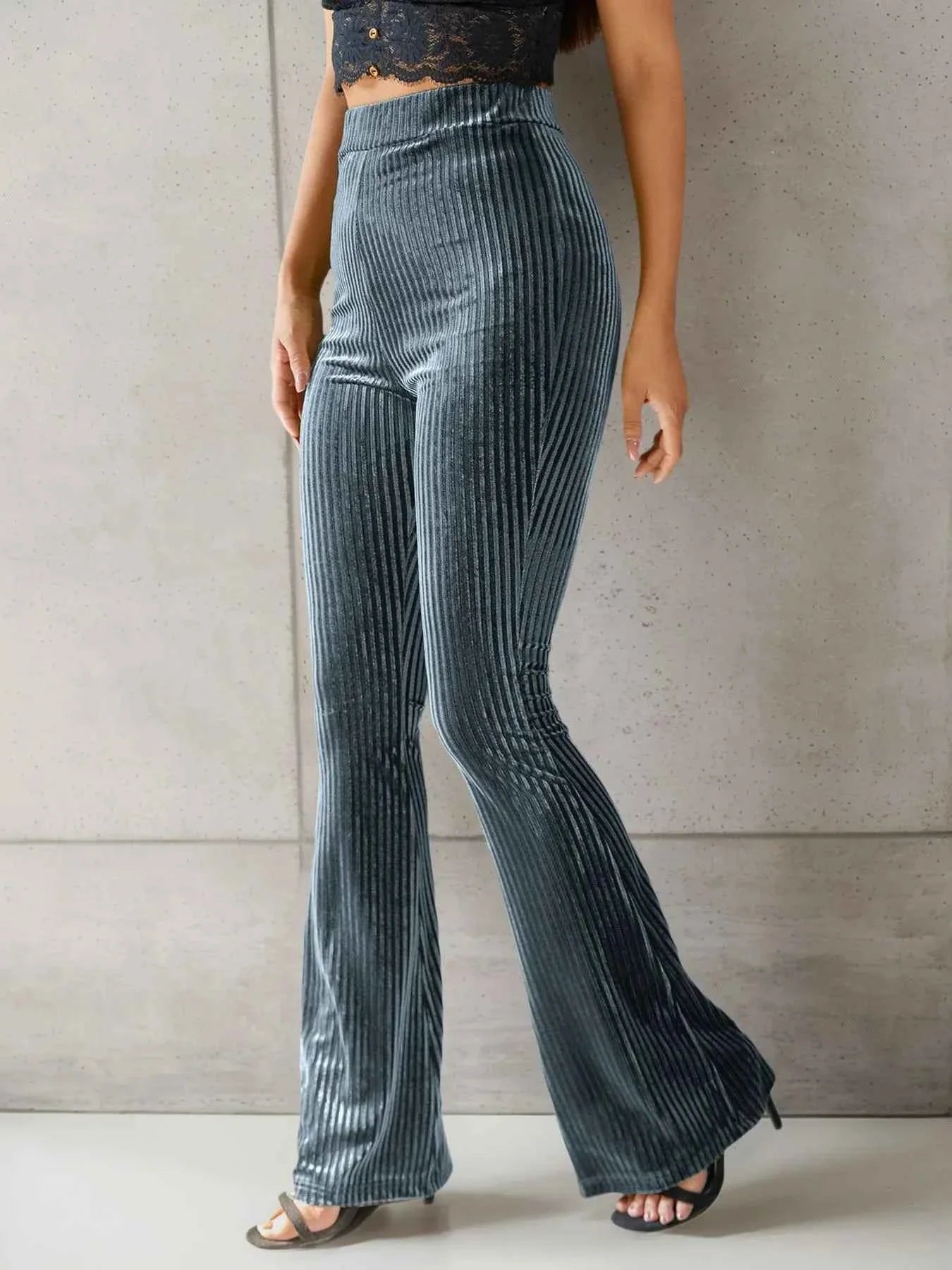 High-Waisted Ribbed Velvet Flare Pants 695a07a7-48df-4c54-a2d1-8eacea24d0f3-Max-Origin