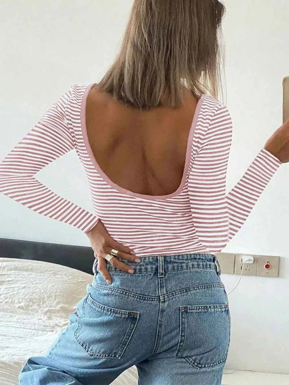 Devine Backless Striped Boat Neck Long Sleeve T-Shirt 727946b4-8bba-4fdd-9212-4d3a2b82e7e9-Max