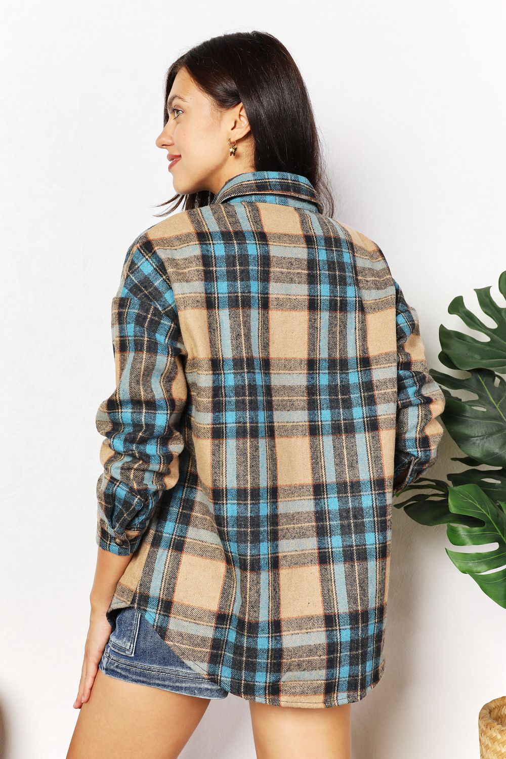 Double Take Plaid Curved Hem Shirt Jacket with Breast Pockets 7d216140deb0480eb993d53f3ca57e81-Max