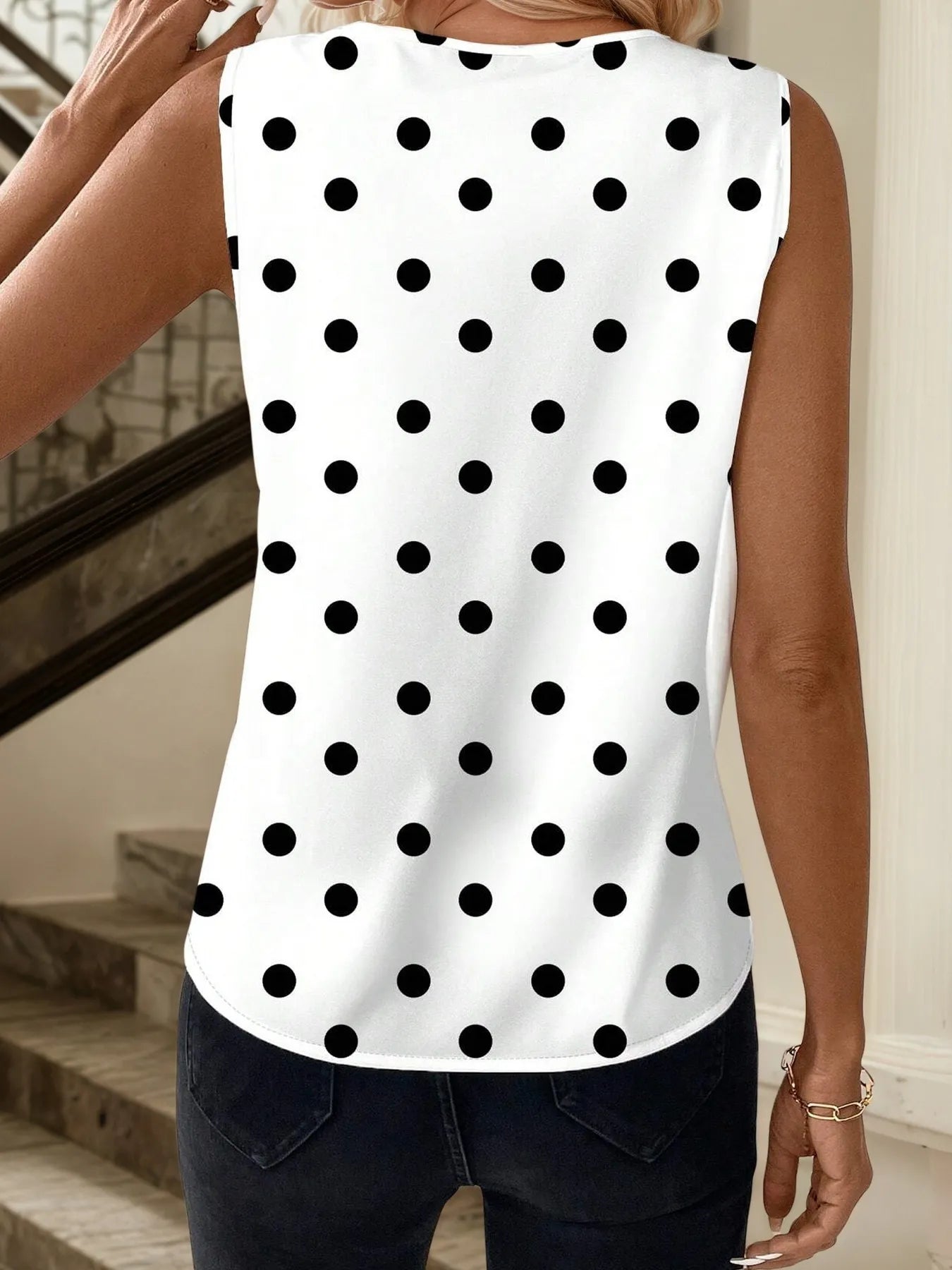 Printed V-Neck Tank 7d5a9933ad784e6889cc91629e906970-Max-Origin