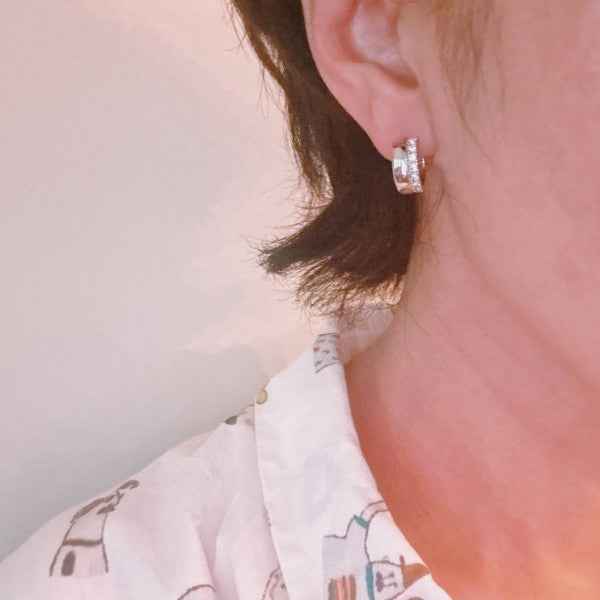 Glam Edge Sculpted Huggie Earrings 81d66a37-abc1-4cfc-8b7c-325cab8e4379