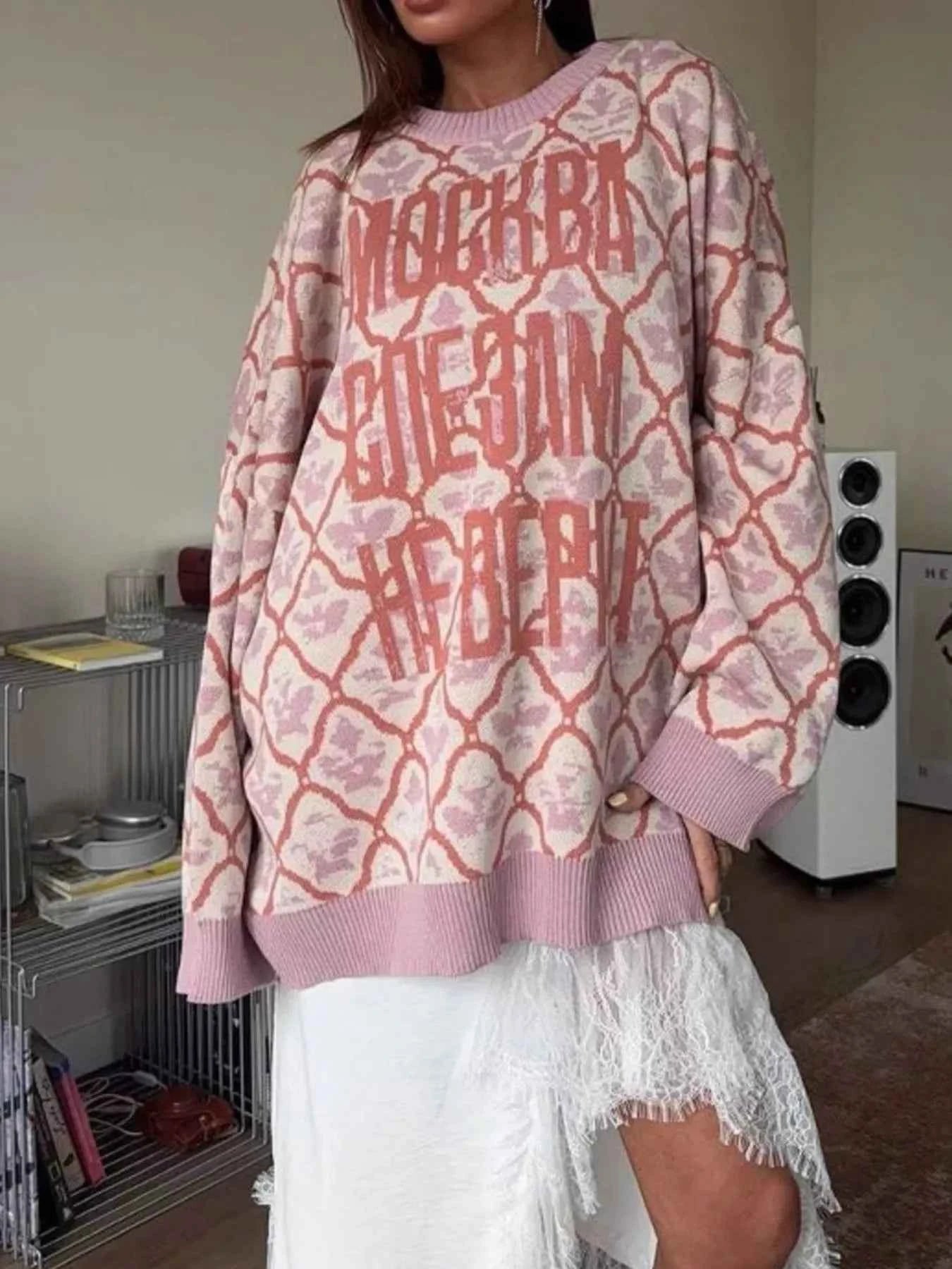 Letter Round Neck Long Sleeve Sweater 8217a33a-d808-4435-9b9f-c231f483ee6e-Max-Origin