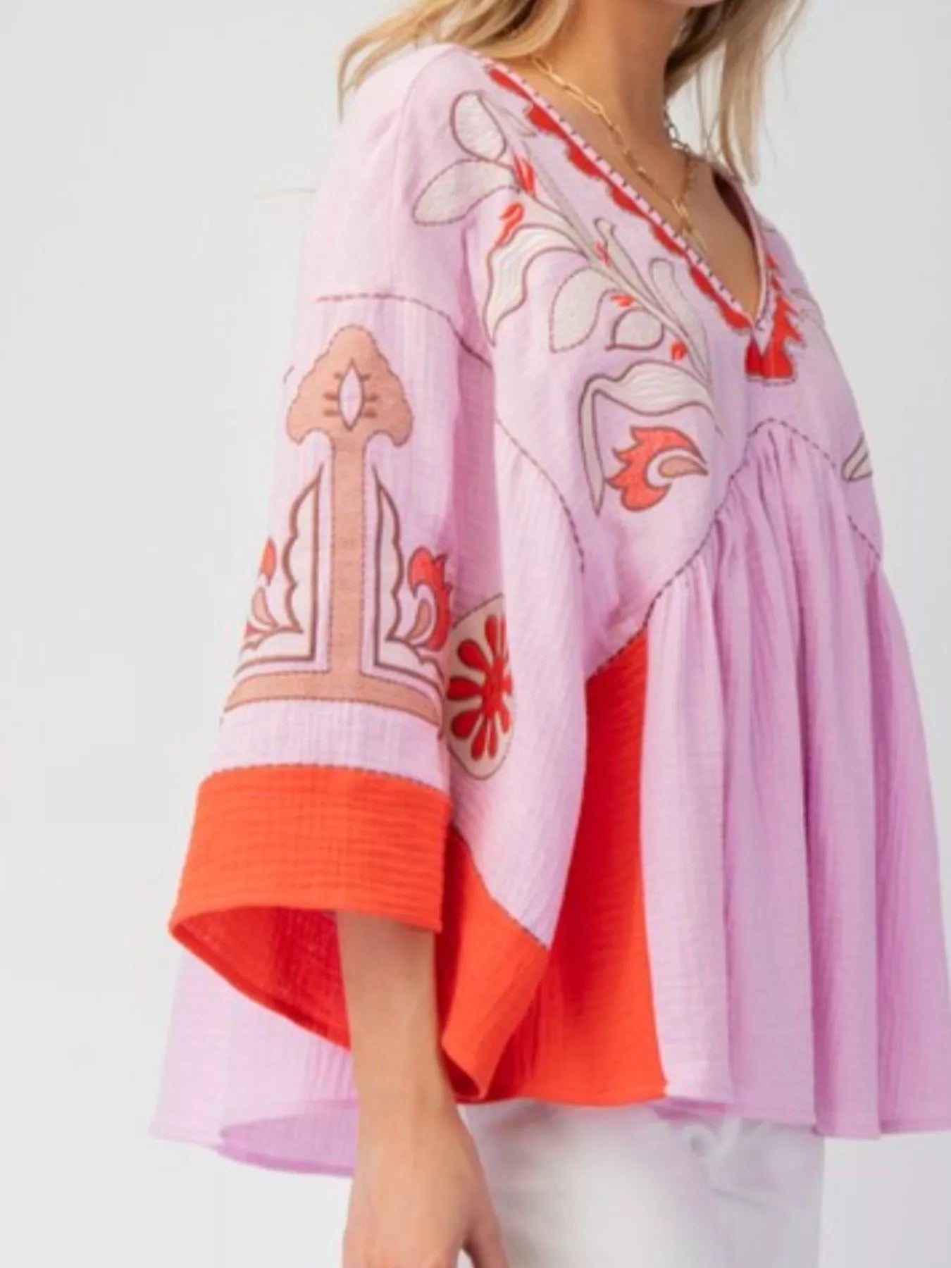 Printed V-Neck Top with Contrast Trim Details 8ec9f041-21b7-4773-8f46-1e60e0b7a0fa-Max-Origin