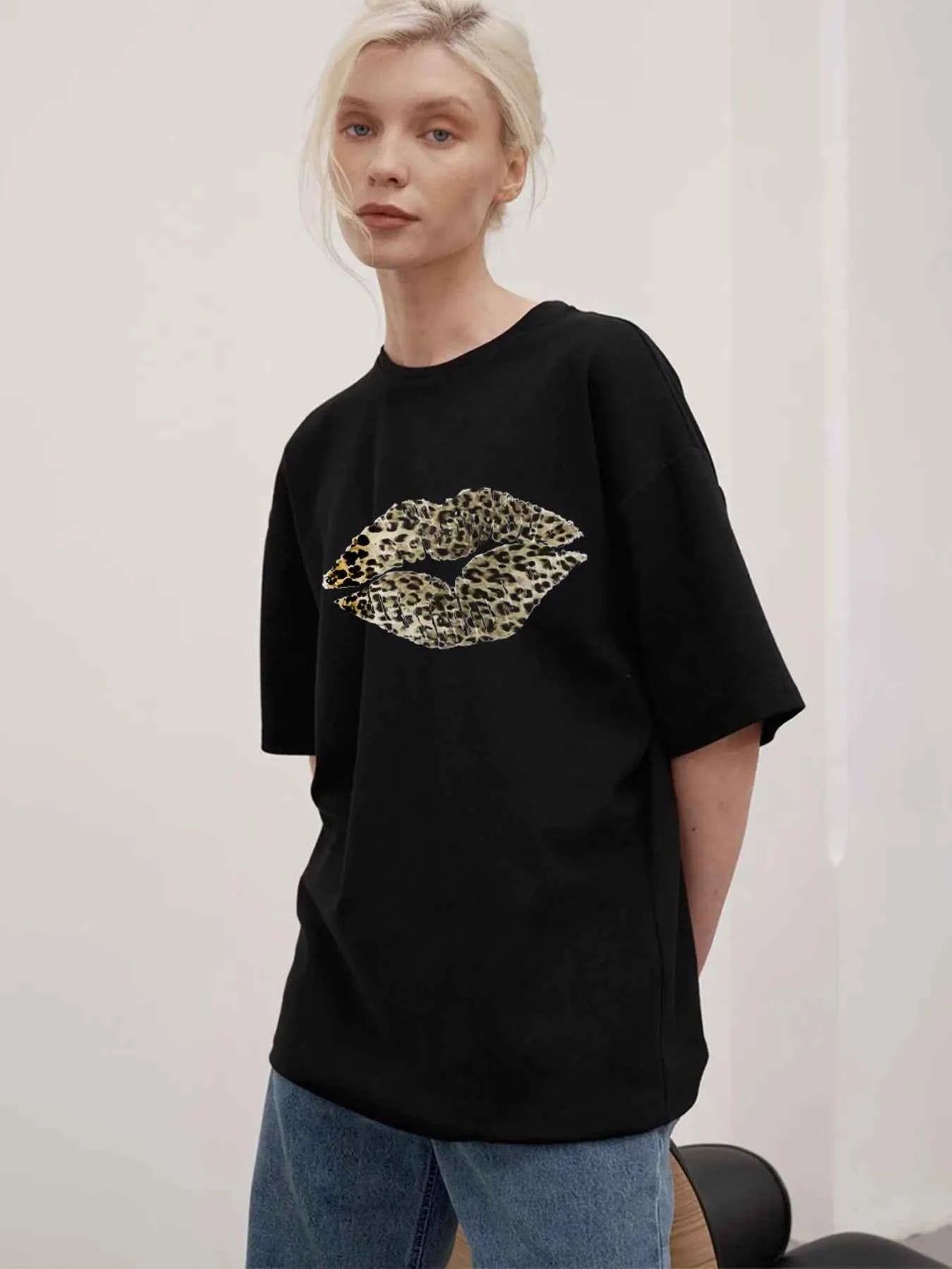 Leopard Lips Round Neck Oversized T-Shirt 9022bd90e52a48ea86cf1a4fde1596e5-Max-Origin