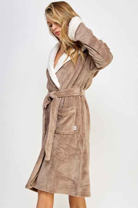 2482 Sydney Robe abb19608-3edb-494f-bdd7-05c2d7cbfaa0
