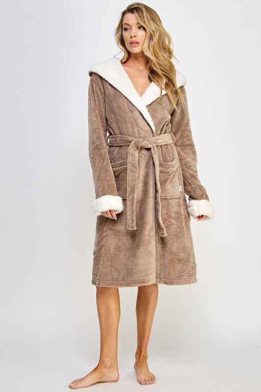 2482 Sydney Robe b0f29c91-4d09-4e0f-9c78-ee941c729224