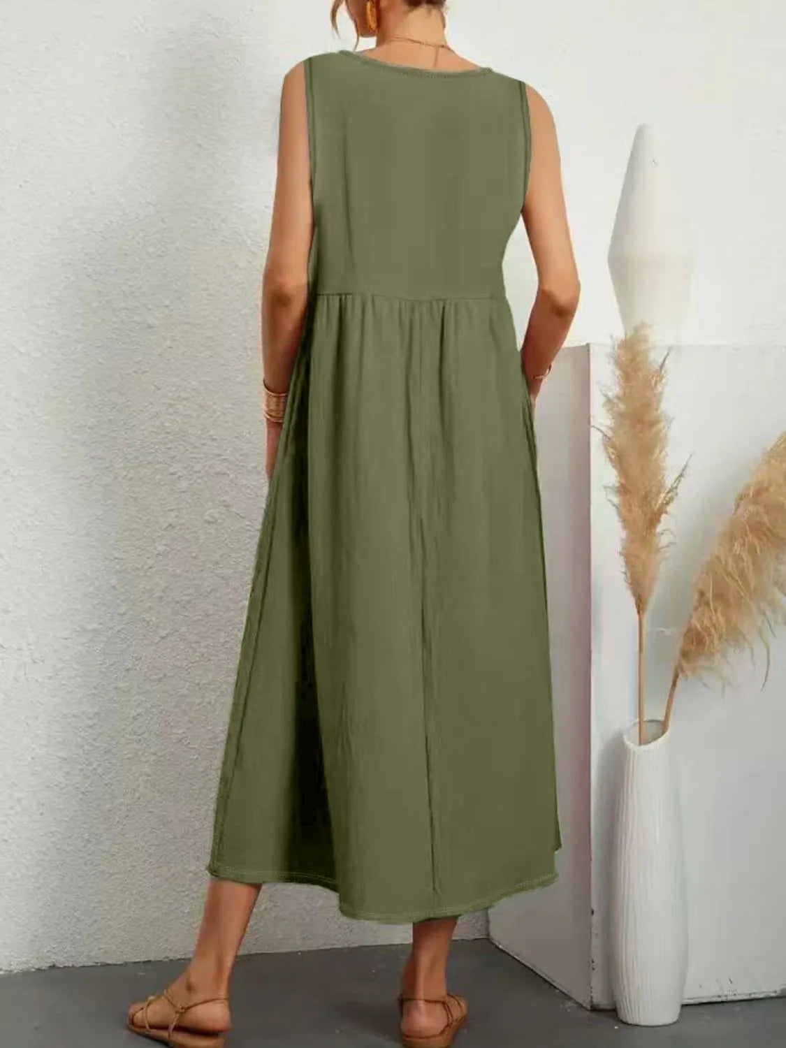 Full Size Pocketed V-Neck Sleeveless Midi Dress Plus Size b87fb216-3ec5-4c12-a292-67ced1d4fb3d-Max-Origin