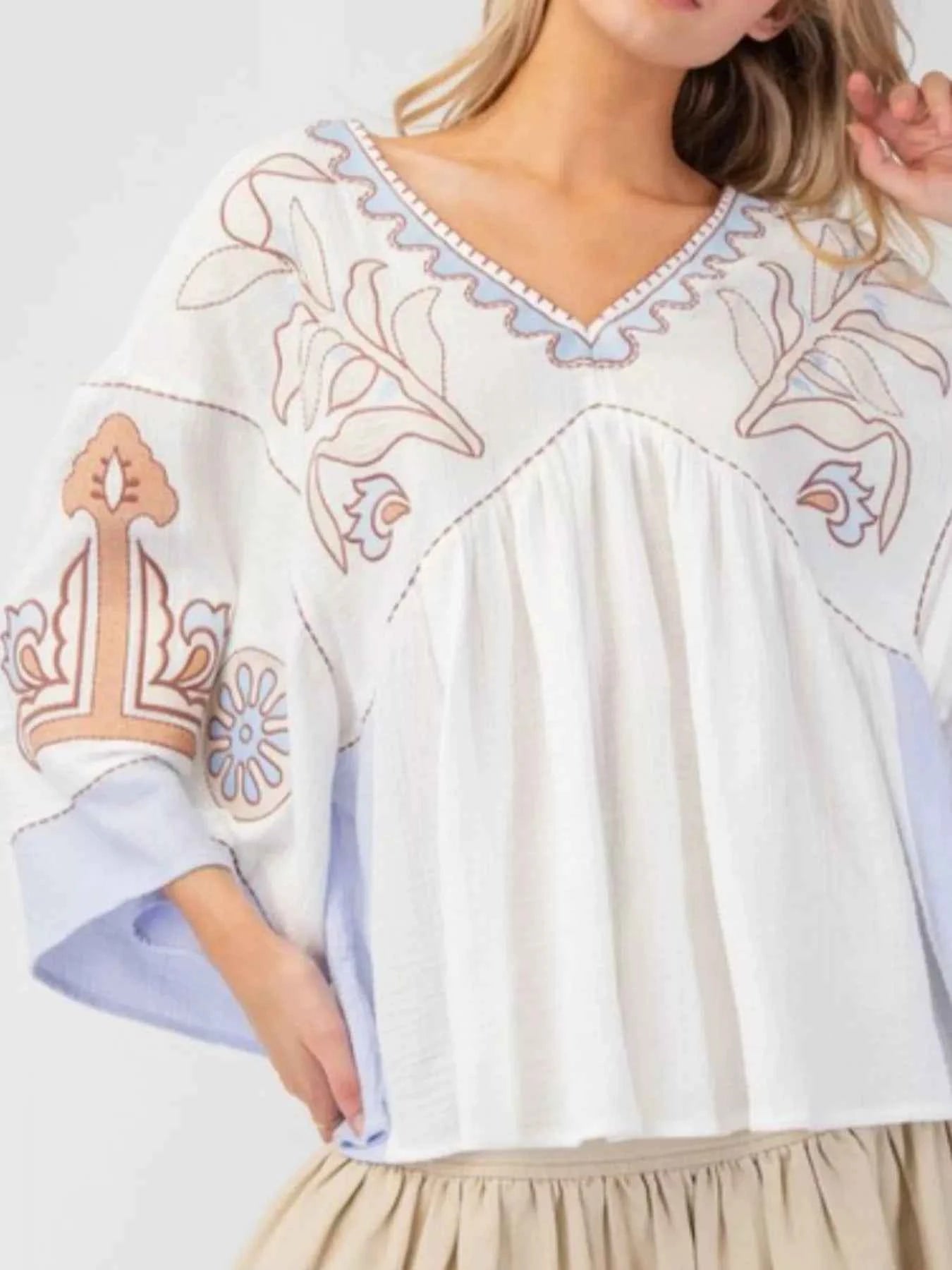 Printed V-Neck Top with Contrast Trim Details c46e9ba2-25aa-49b4-ba77-d51bb72b41ea-Max-Origin