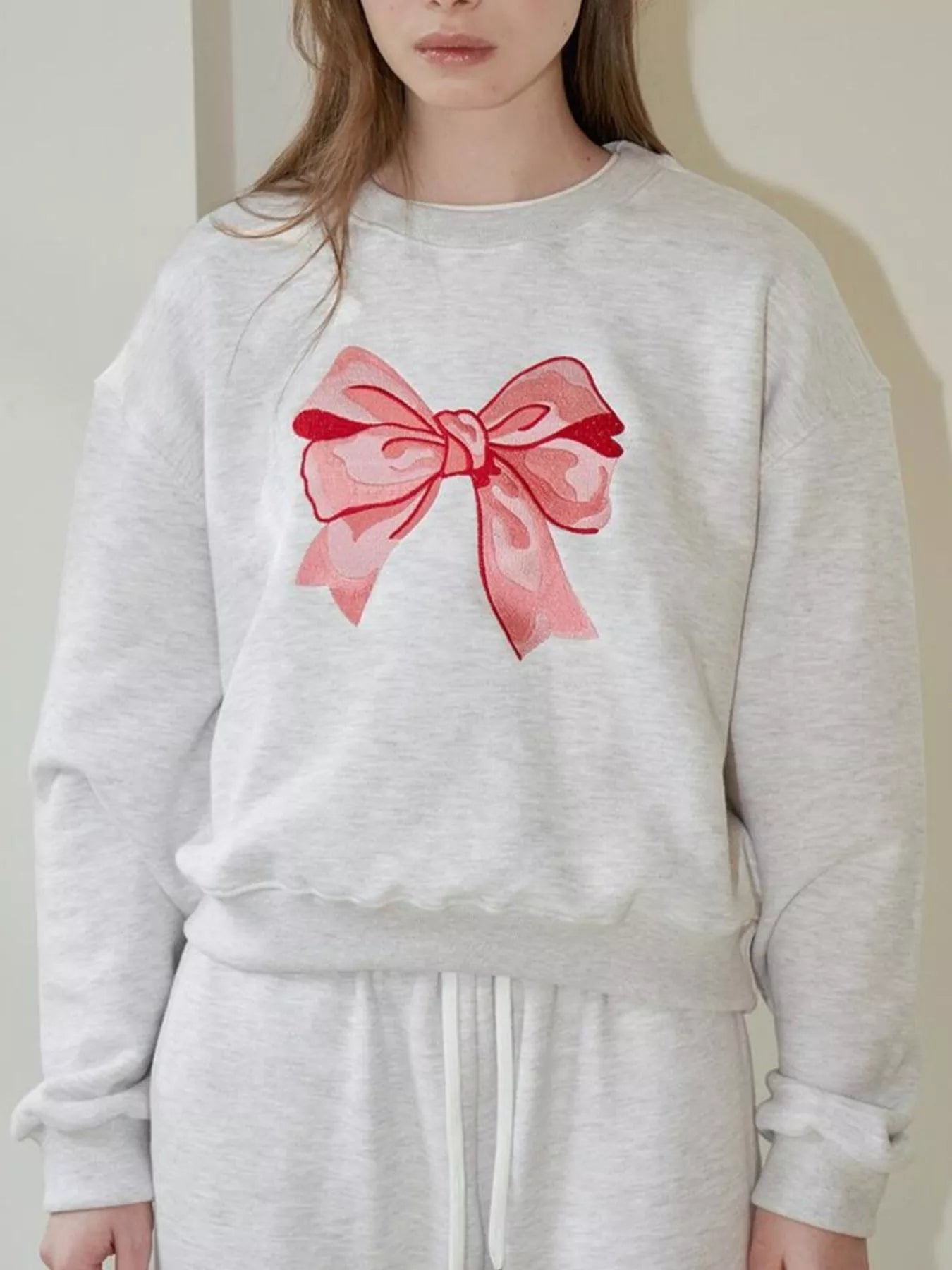 Bow Graphic Round Neck Long Sleeve Sweatshirt c63f42c9-fbc5-41dd-b119-b49abf0d385e-Max-Origin