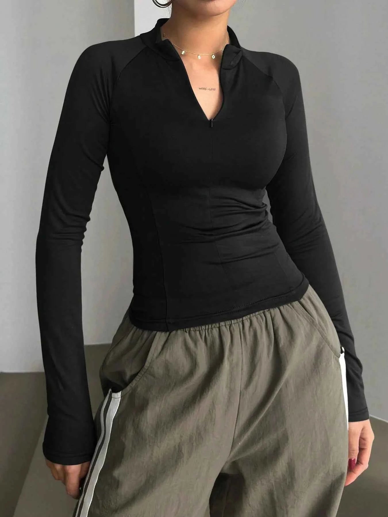 Long Sleeve Zip Front Fitted T-Shirt dc03ba6d9a1a4b3291367855784ad8e0-Max-Origin