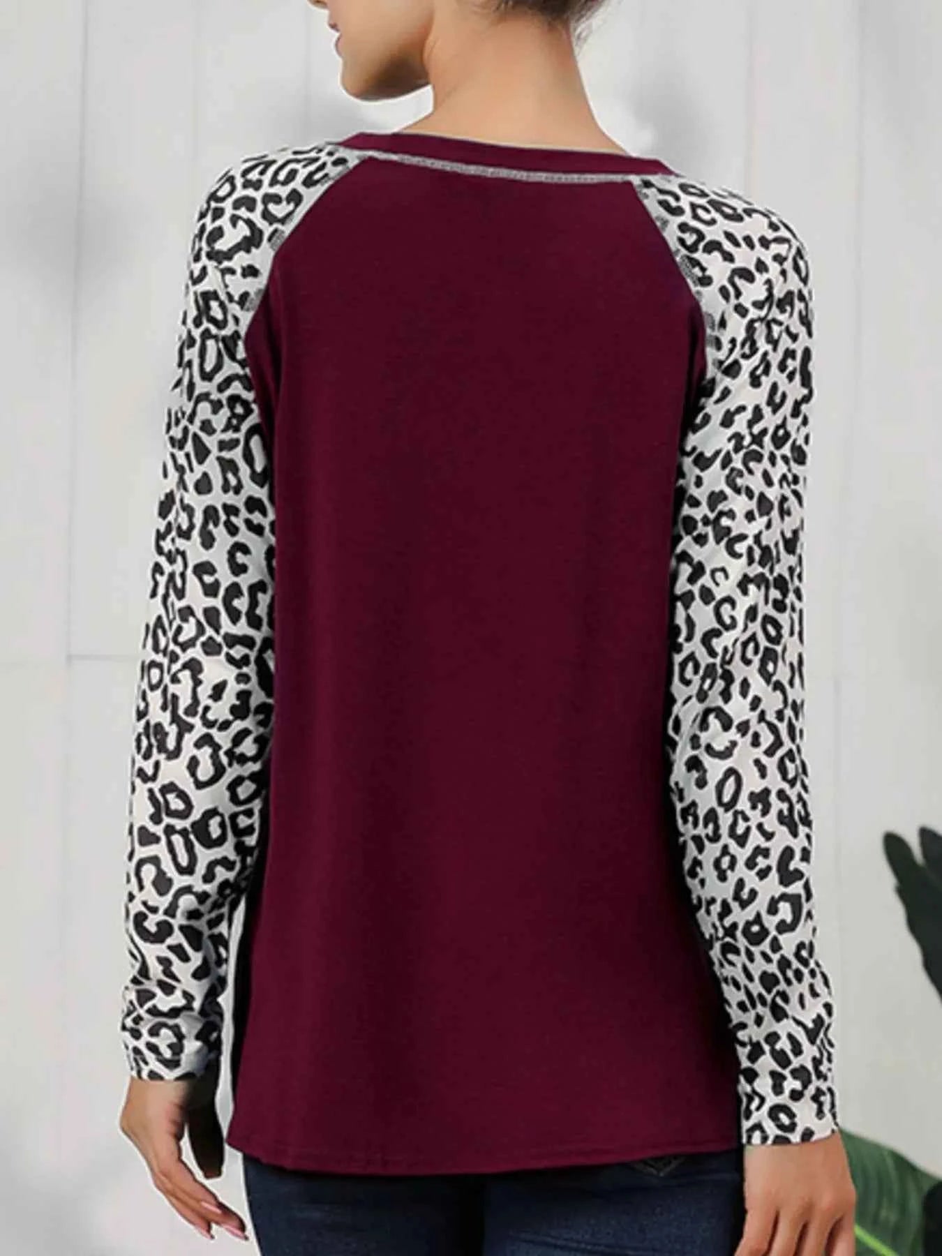 Leopard Print Raglan Sleeve Twist Hem T-Shirt e34926a6-b066-4eb0-871b-293d54362cee-Max-Origin