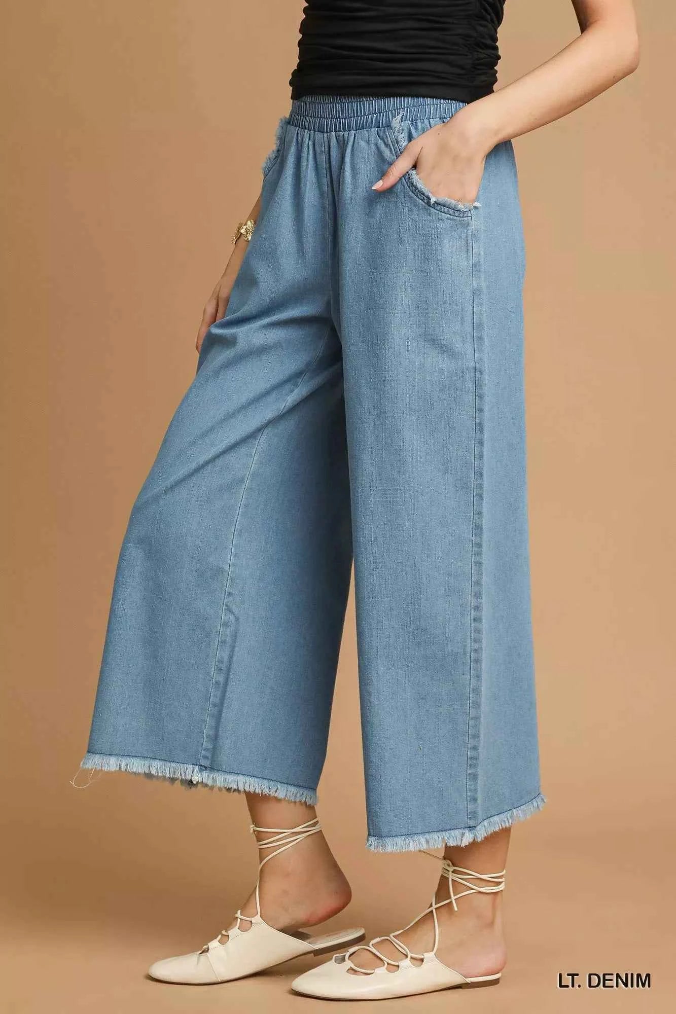 Umgee Washed Fringe Hem Wide Leg Jeans LT. DENIM f089bbc6-ba2c-439e-a9bf-9b7d48a4323c-Max-Origin