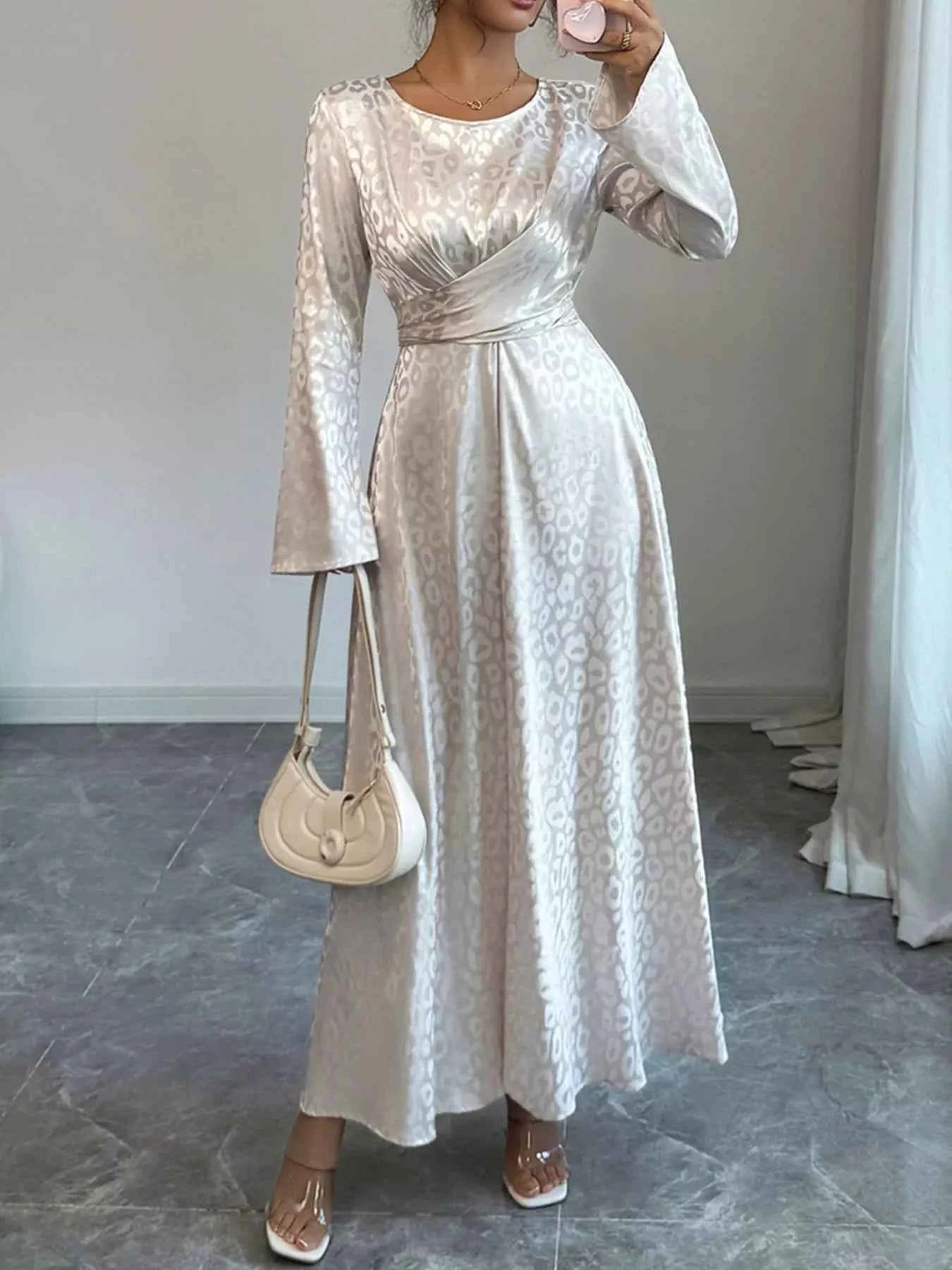 Leopard Long Sleeve Tie Back Maxi Dress 04daf7df-a6f1-48d0-9a99-6e8b3c948e1d-Max-Origin