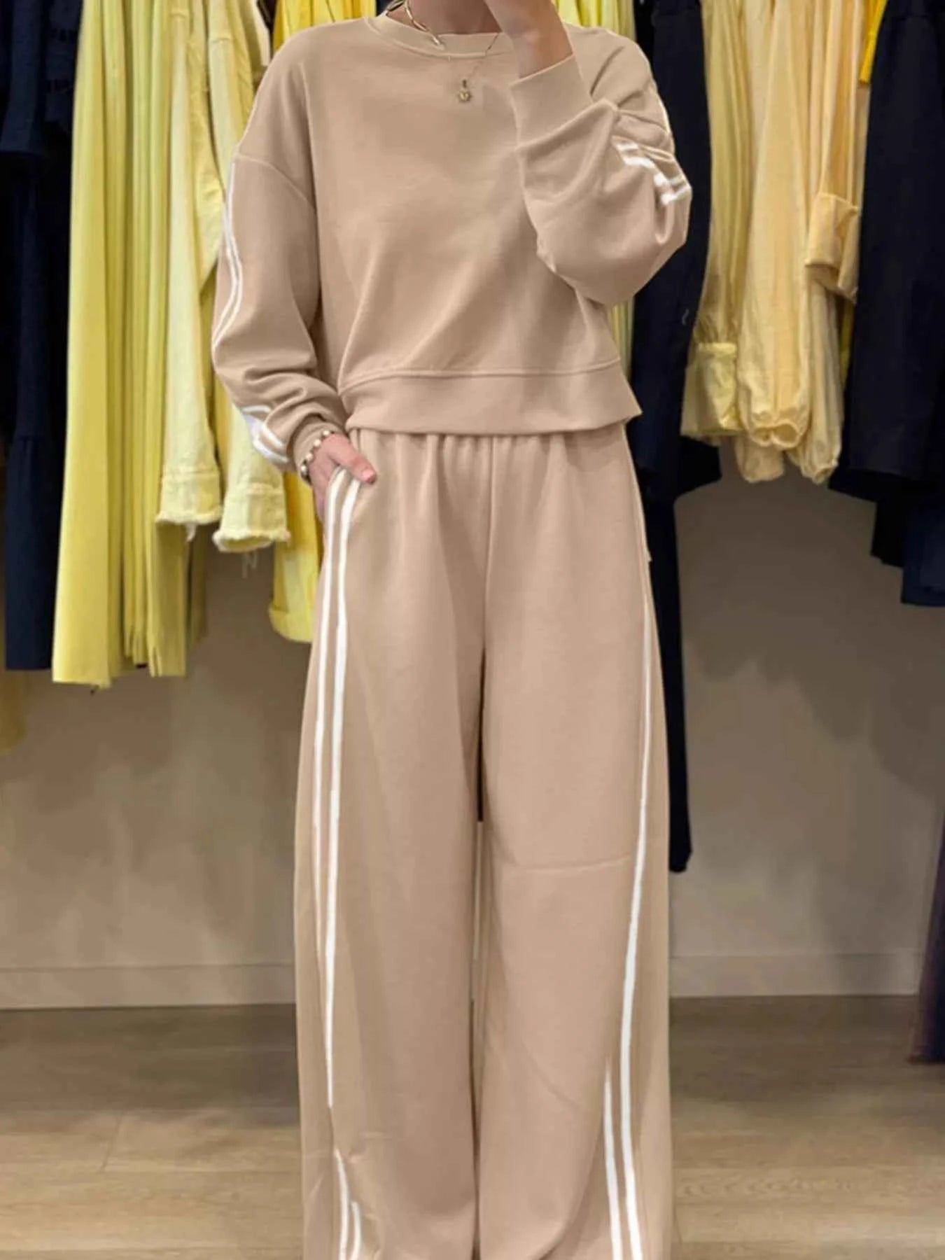 Striped Detail Crewneck Top and Elastic Sweatpants 2pcs Set 064f0627923c4658b5e3ea601c065775-Max-Origin