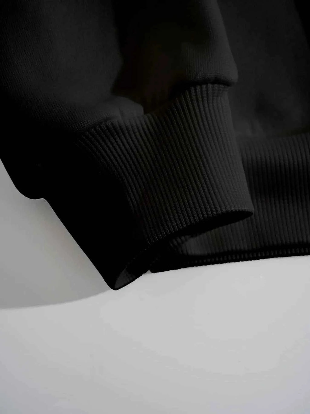 Graphic Round Neck Long Sleeve Sweatshirt 0809b48d-5bc1-444d-a94a-94066b95463e-Max-Origin