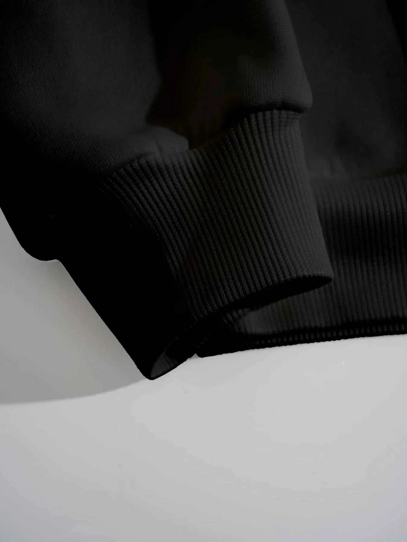 Graphic Round Neck Long Sleeve Sweatshirt 0809b48d-5bc1-444d-a94a-94066b95463e-Max-Origin