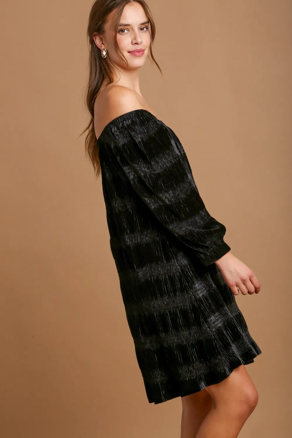 Umgee Off-Shoulder Balloon Sleeve Velvet Mini Dress 0abe821e-8513-4c53-9e26-68546844ab9f-Max