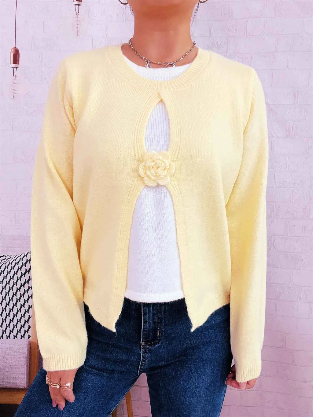 Flower Contrast Round Neck Sweater 0ae66eb93d9144b5997da7d9f832e02f-Max-Origin