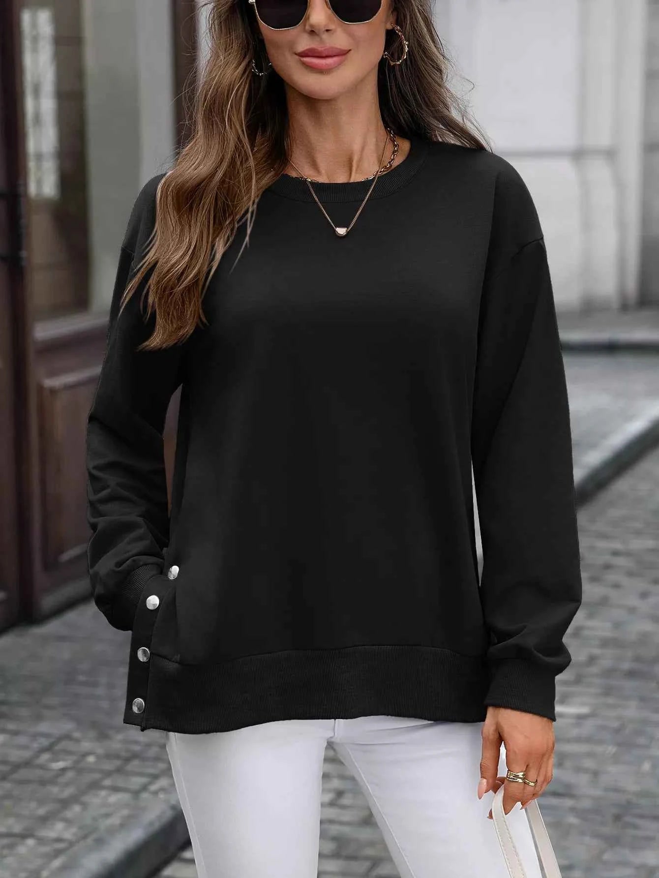 Side Snap Round Neck Sweatshirt Black 0b903d0e-77b6-457d-8fb3-0e2b1b52d66c-Max-Origin